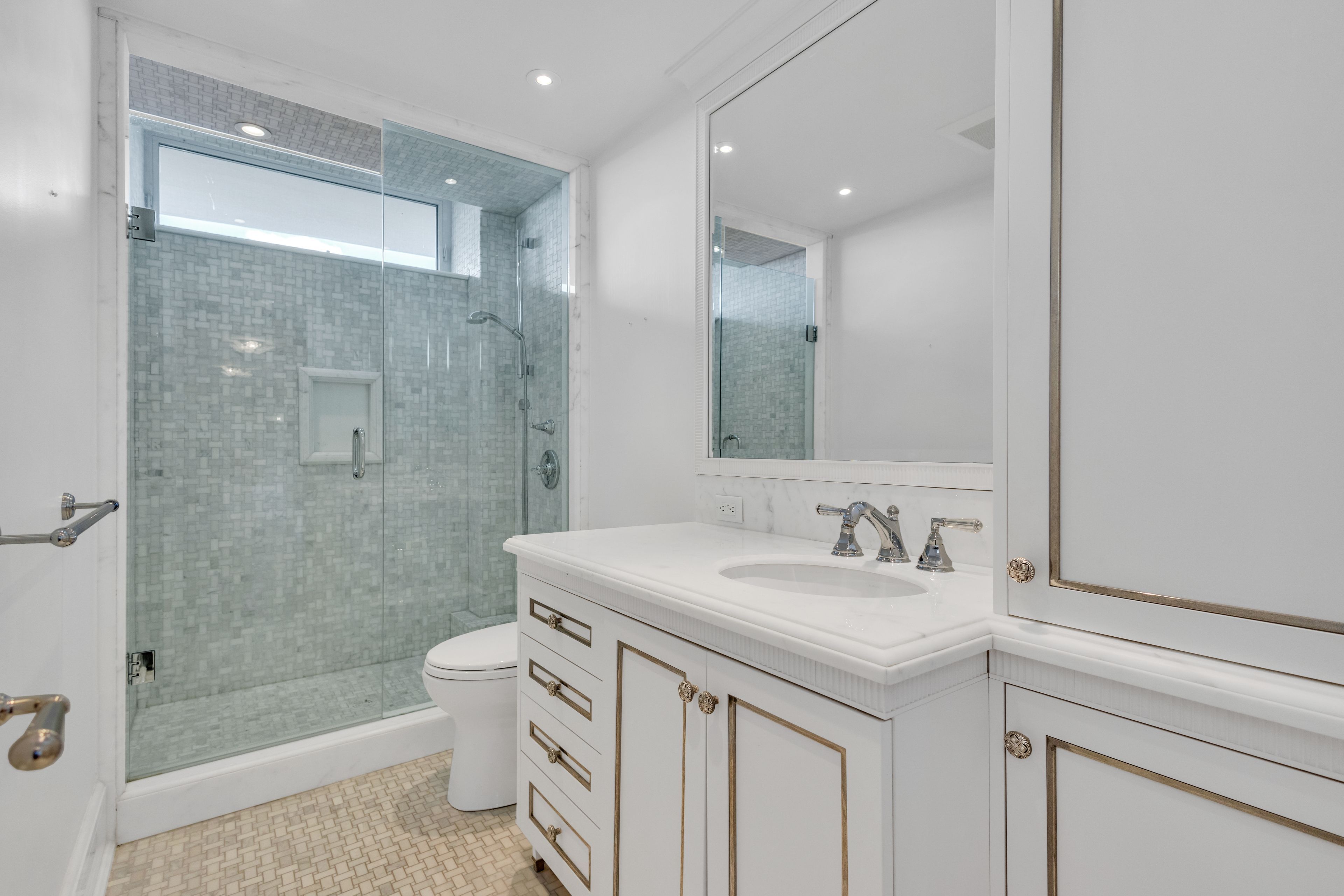 2600 Bathurst Street 801