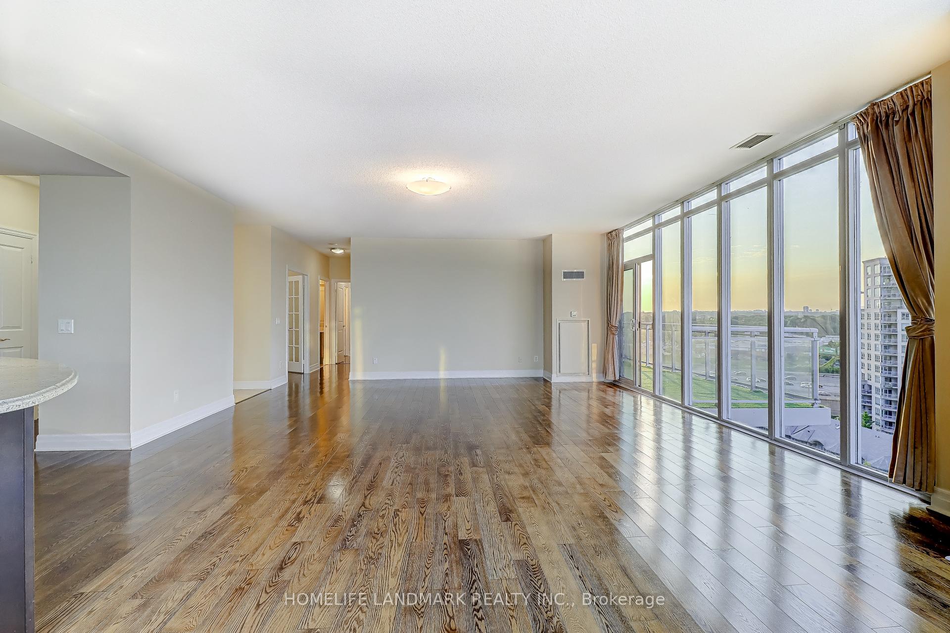 3 Bedrooms Condo at 58 Marine Parade, Toronto For sale