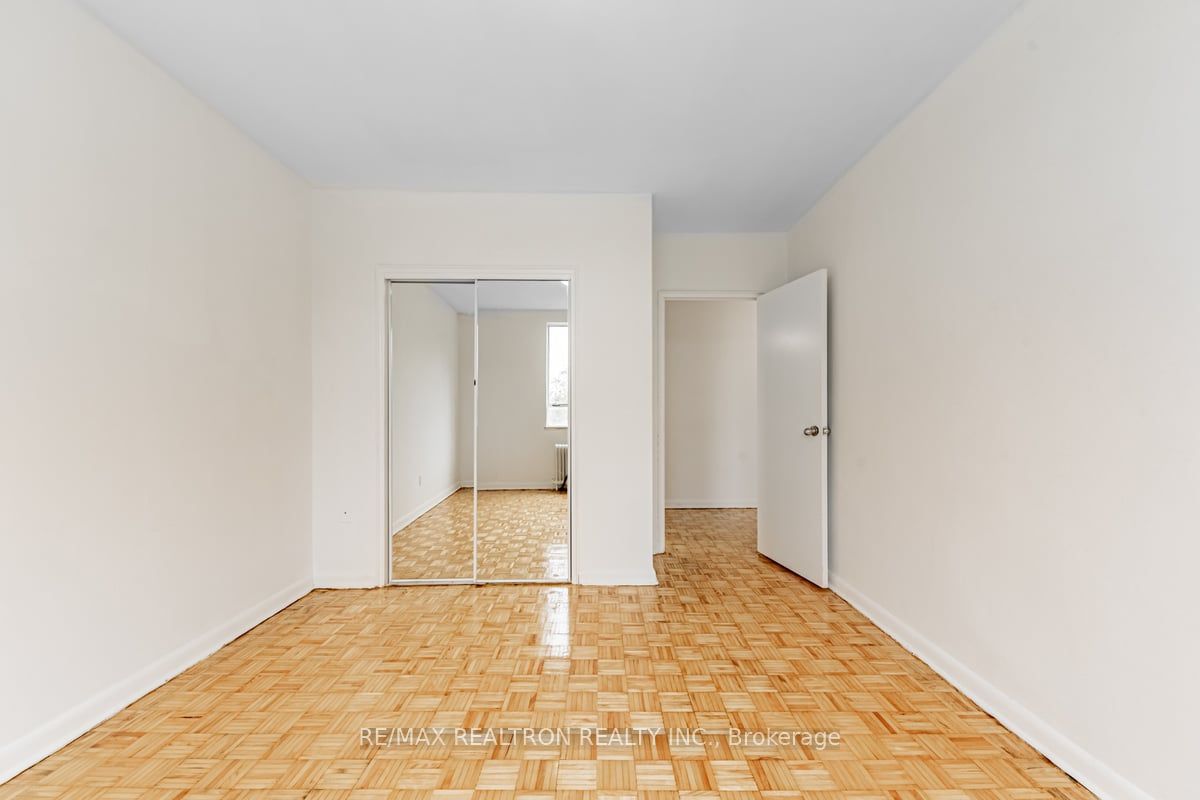 2895 Bathurst Street, #107