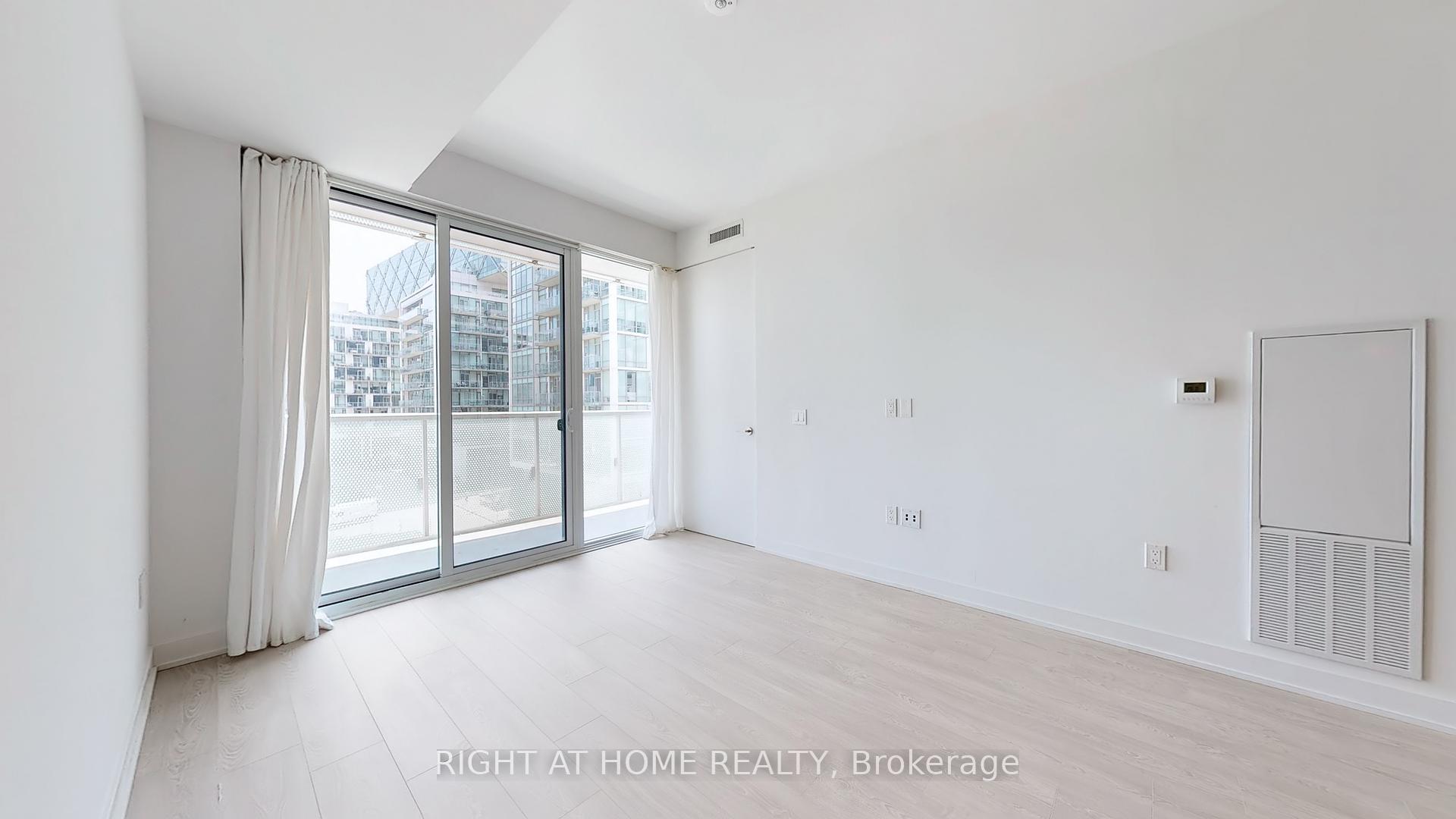 2 Bedrooms Condo at 15 Queens, Toronto For sale