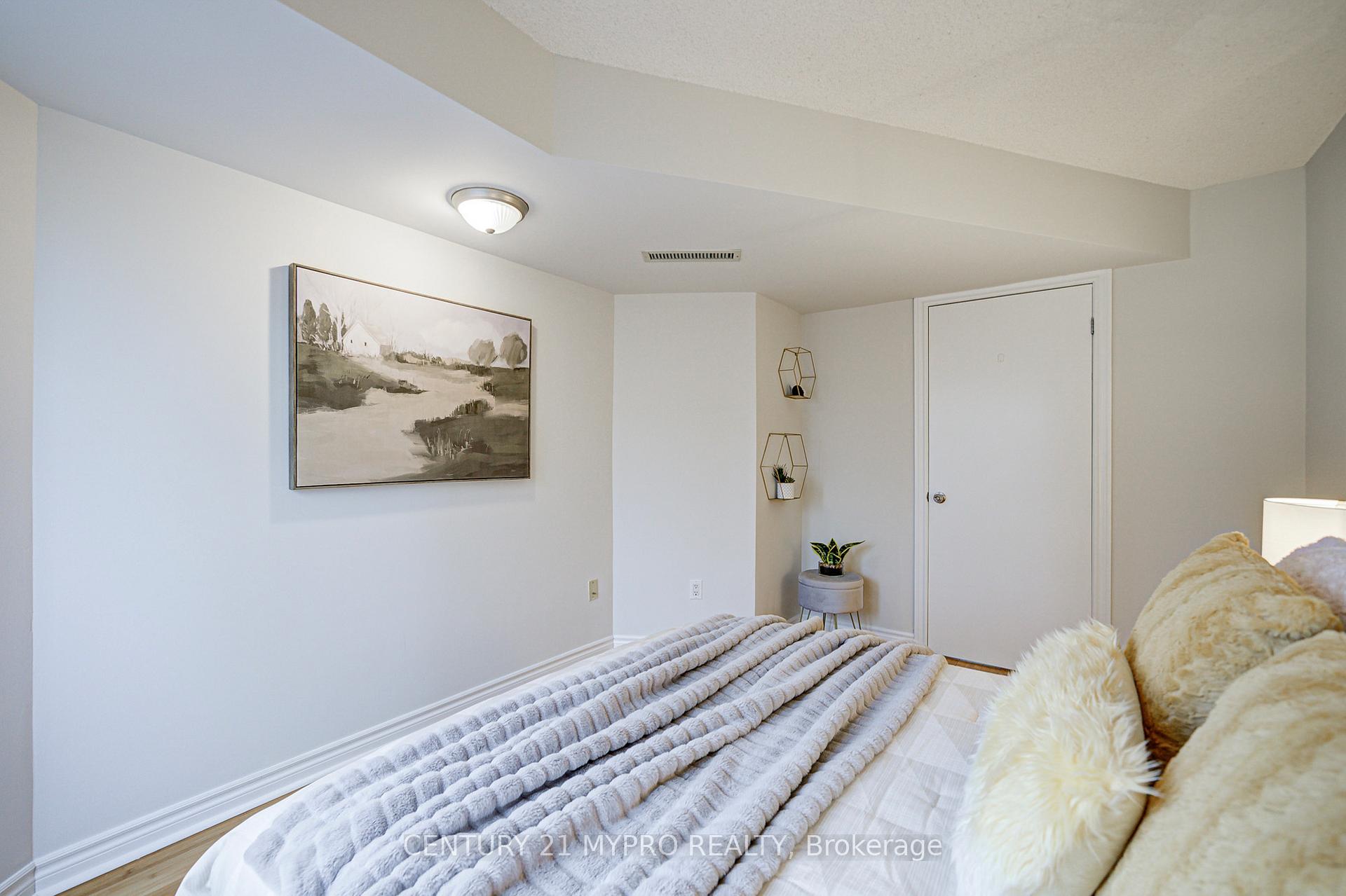 2 Bedrooms Condo at 1001 Bay, Toronto For sale