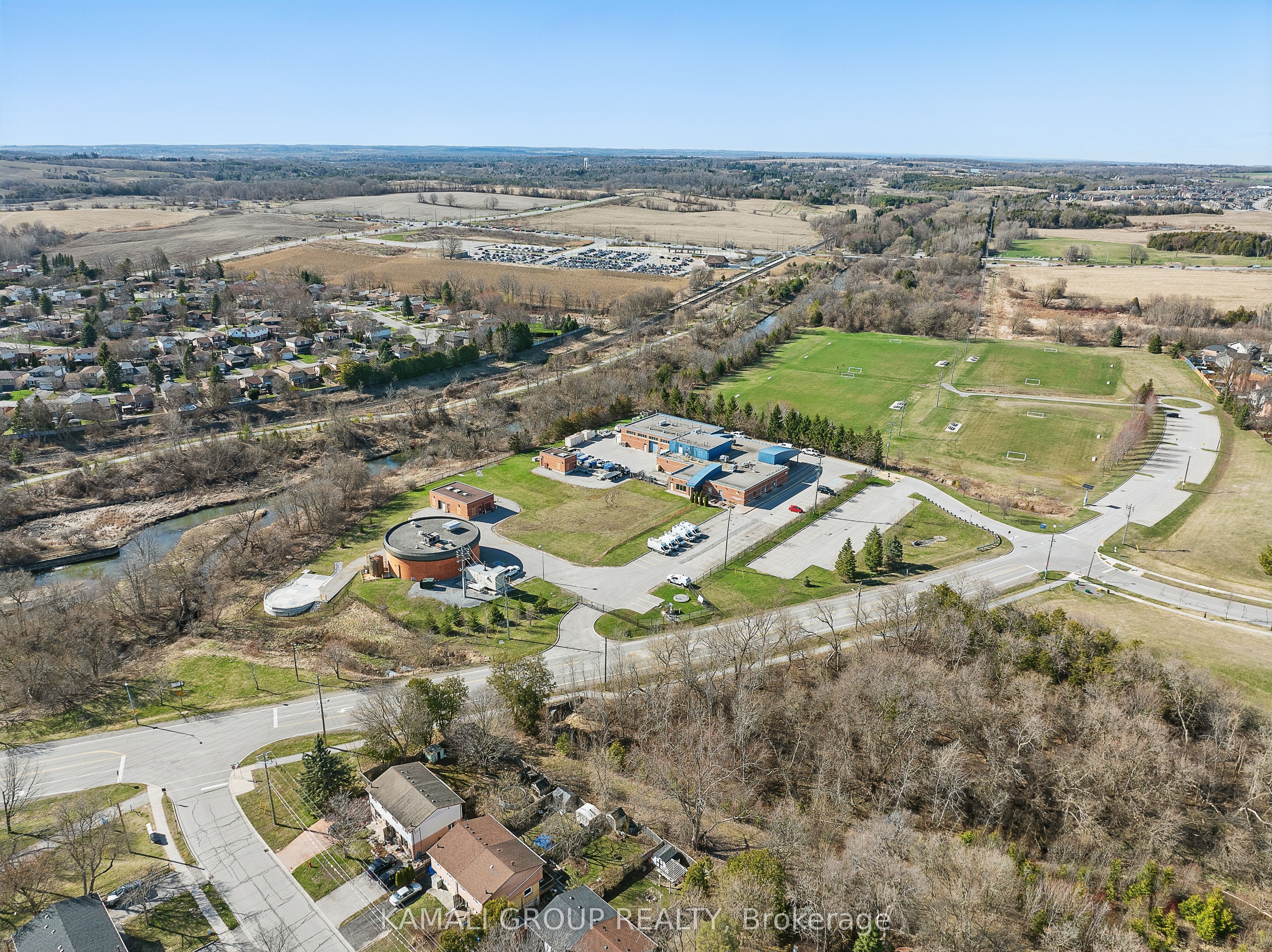 129 Bayview Parkway, Newmarket, ON L3Y 3W2