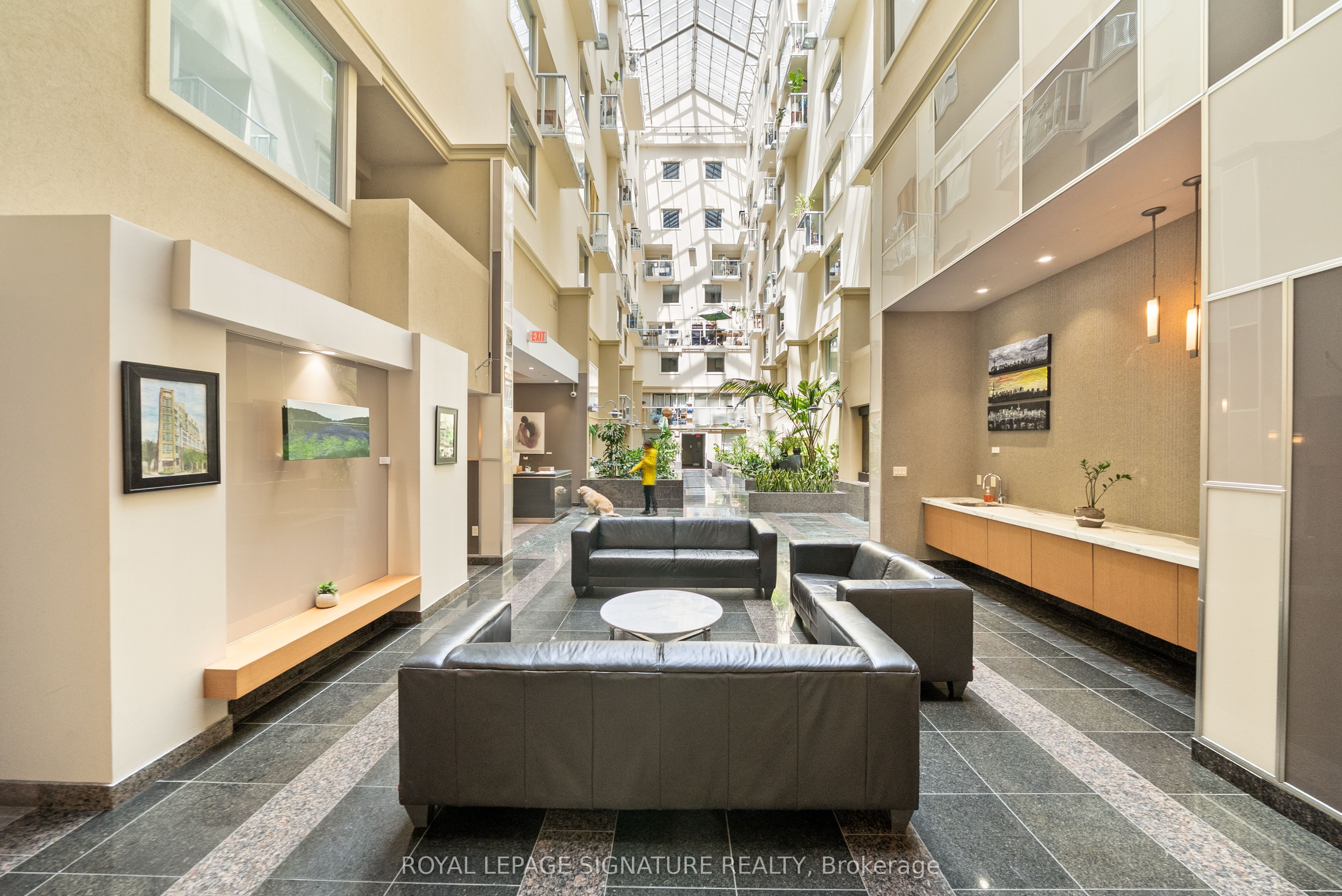 437 Roncesvalles Avenue, #423