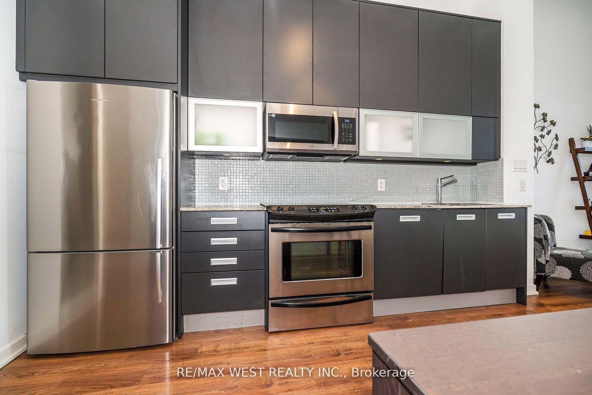 2 Bedrooms Condo at 380 Macpherson, Toronto For sale