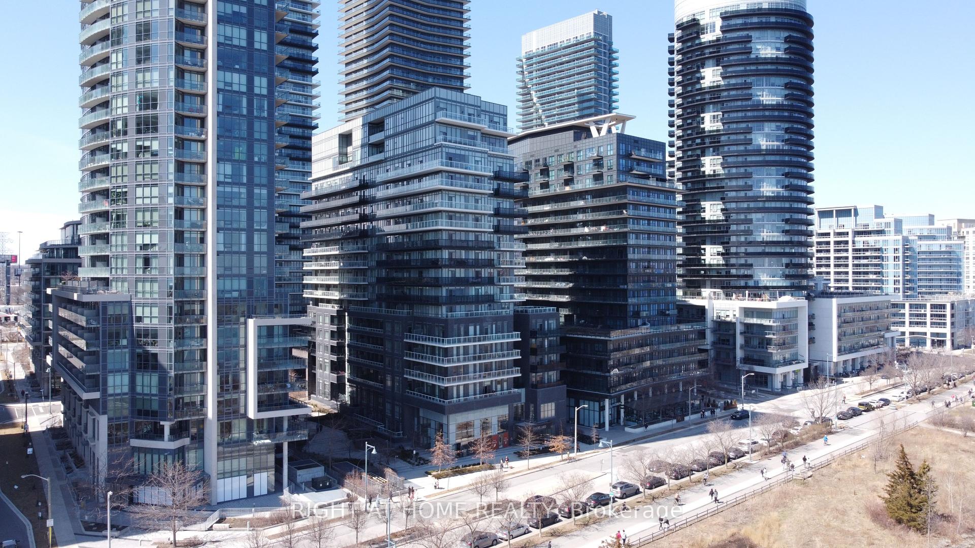 2 Bedrooms Condo at 39 Annie Craig, Toronto For sale