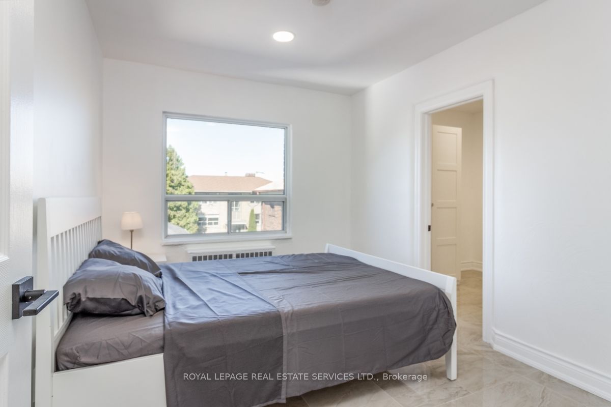 2709 Lake Shore Boulevard W