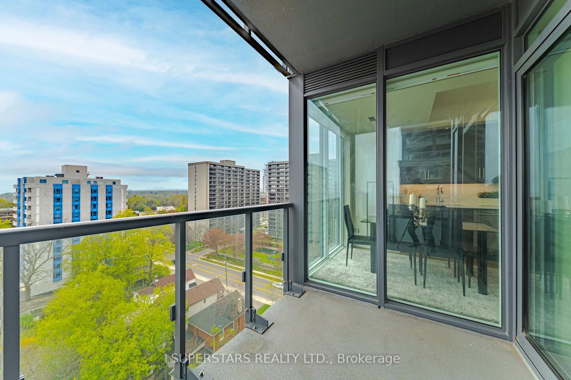 2 Bedrooms Condo at 500 Brock, Burlington For sale