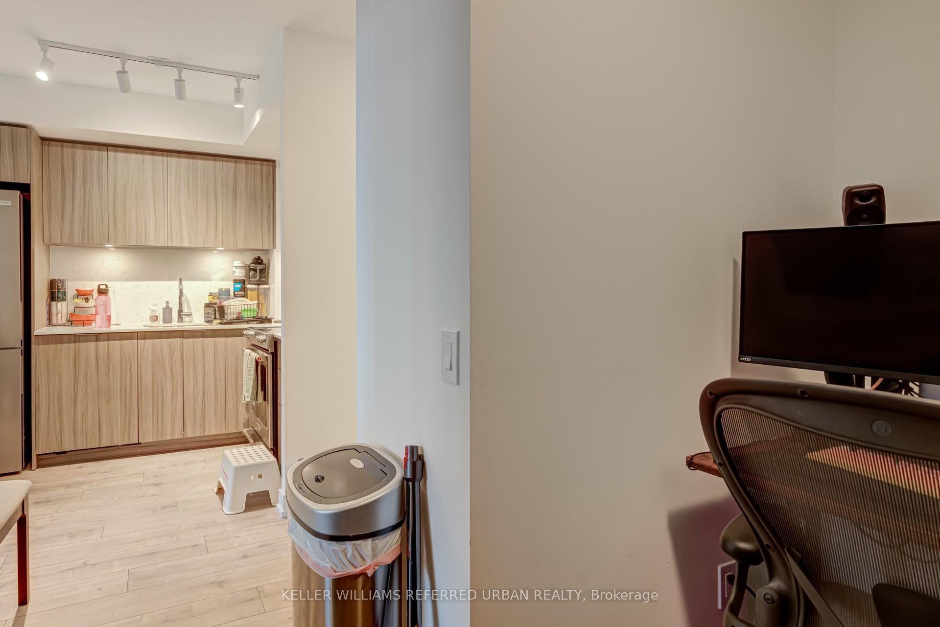2 Bedrooms Condo at 30 Samuel Wood, Toronto For sale