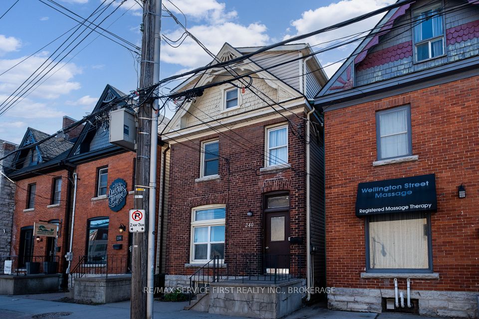 240 Wellington