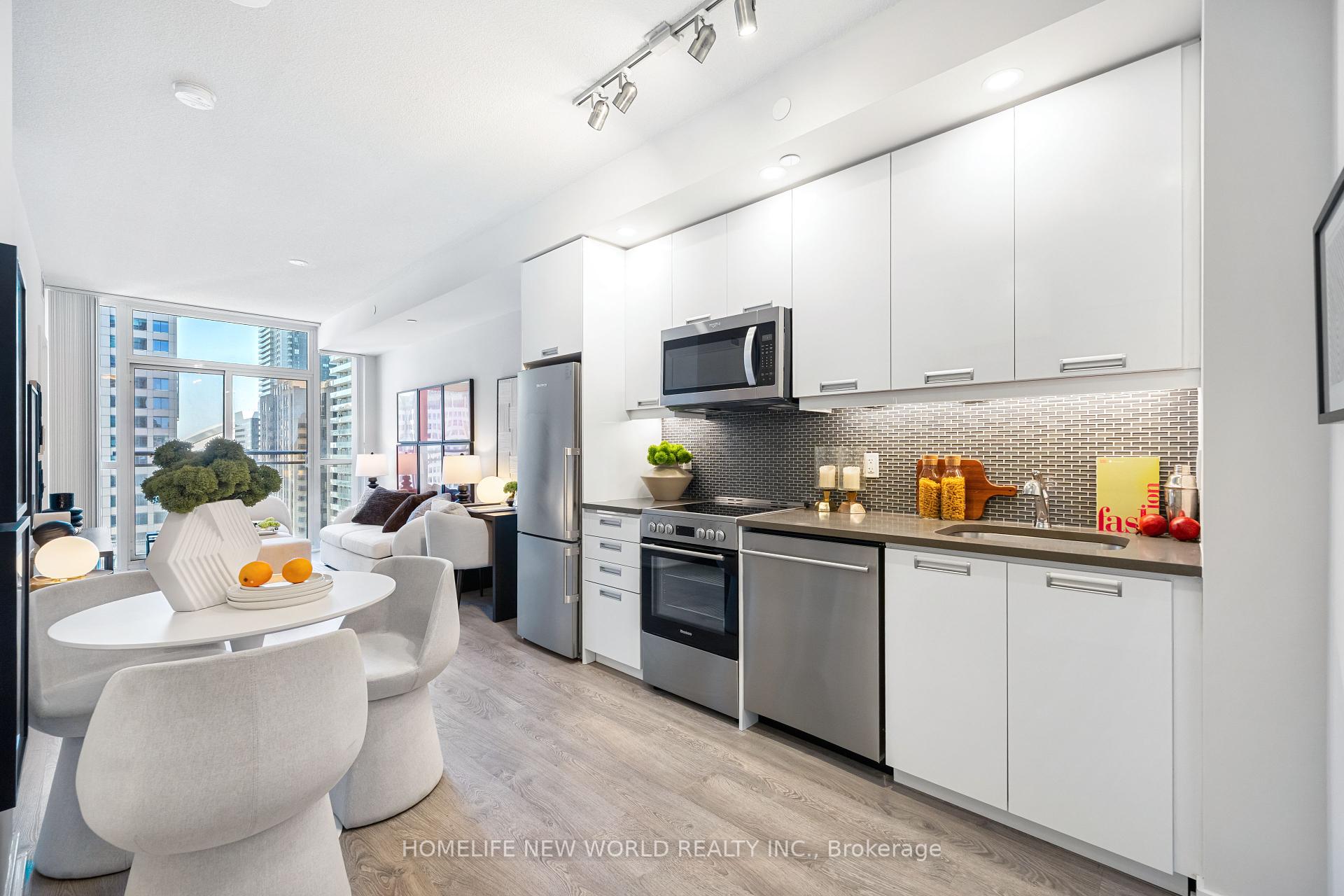 2 Bedrooms Condo at 99 John, Toronto For sale