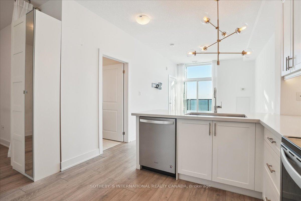 2 Bedrooms Condo at 101 Shoreview,  Hamilton For sale