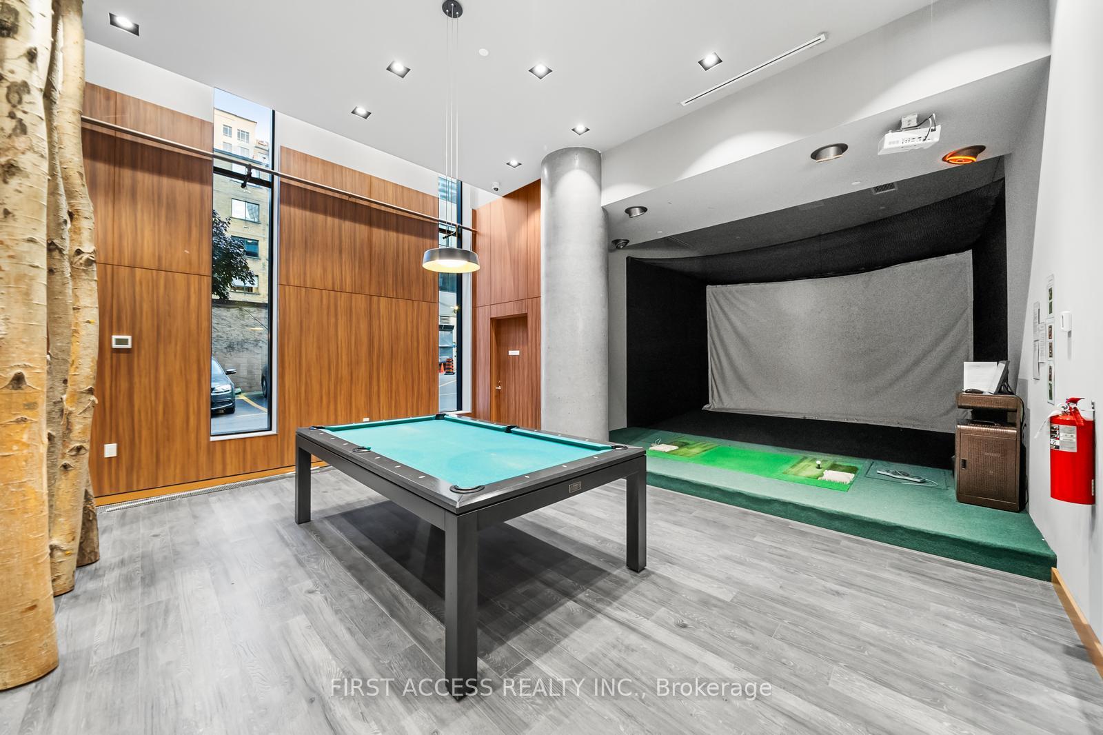 2 Bedrooms Condo at 161 Roehampton,  Toronto For sale