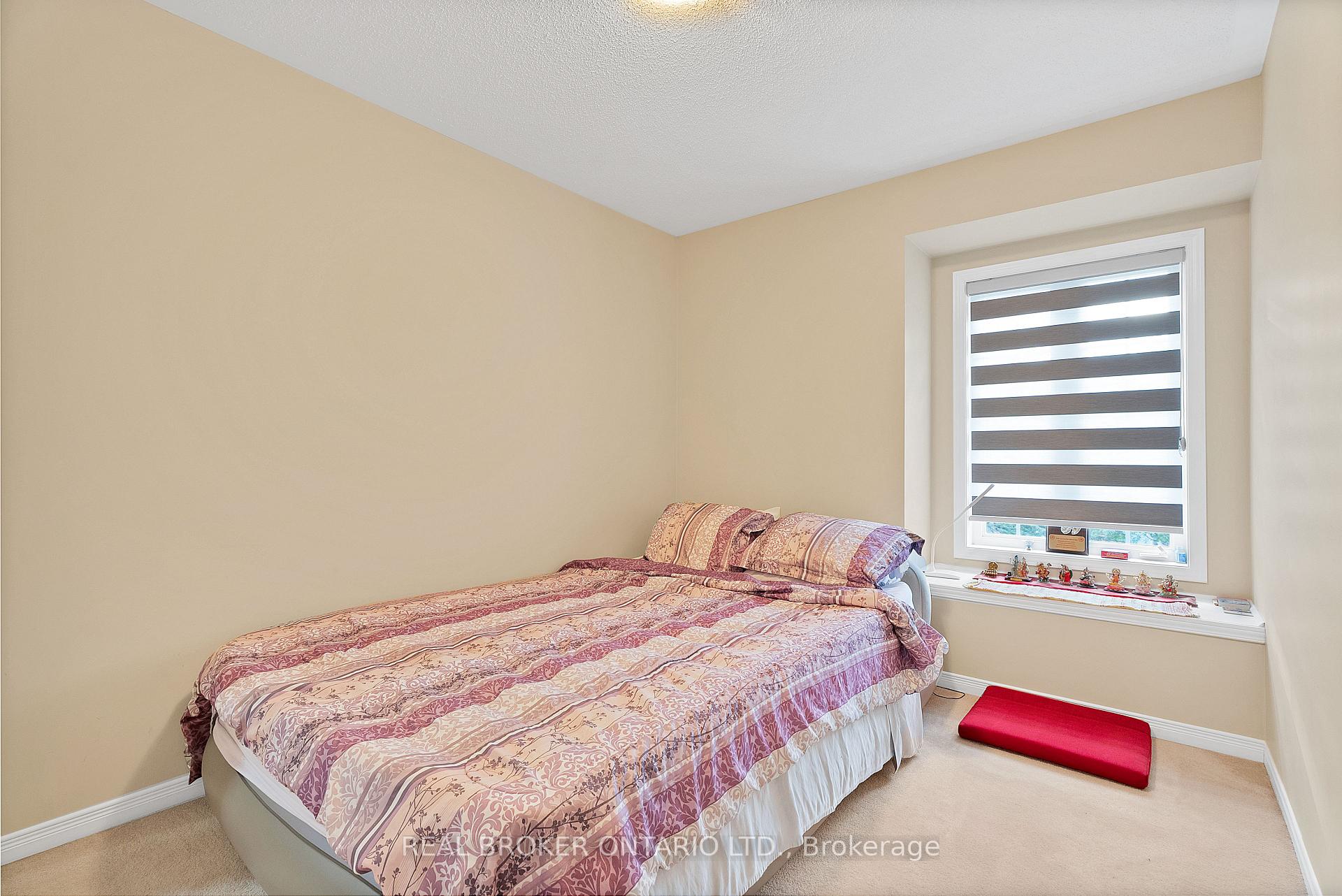 3 Bedrooms Condo at 7360 Zinnia, Mississauga For sale