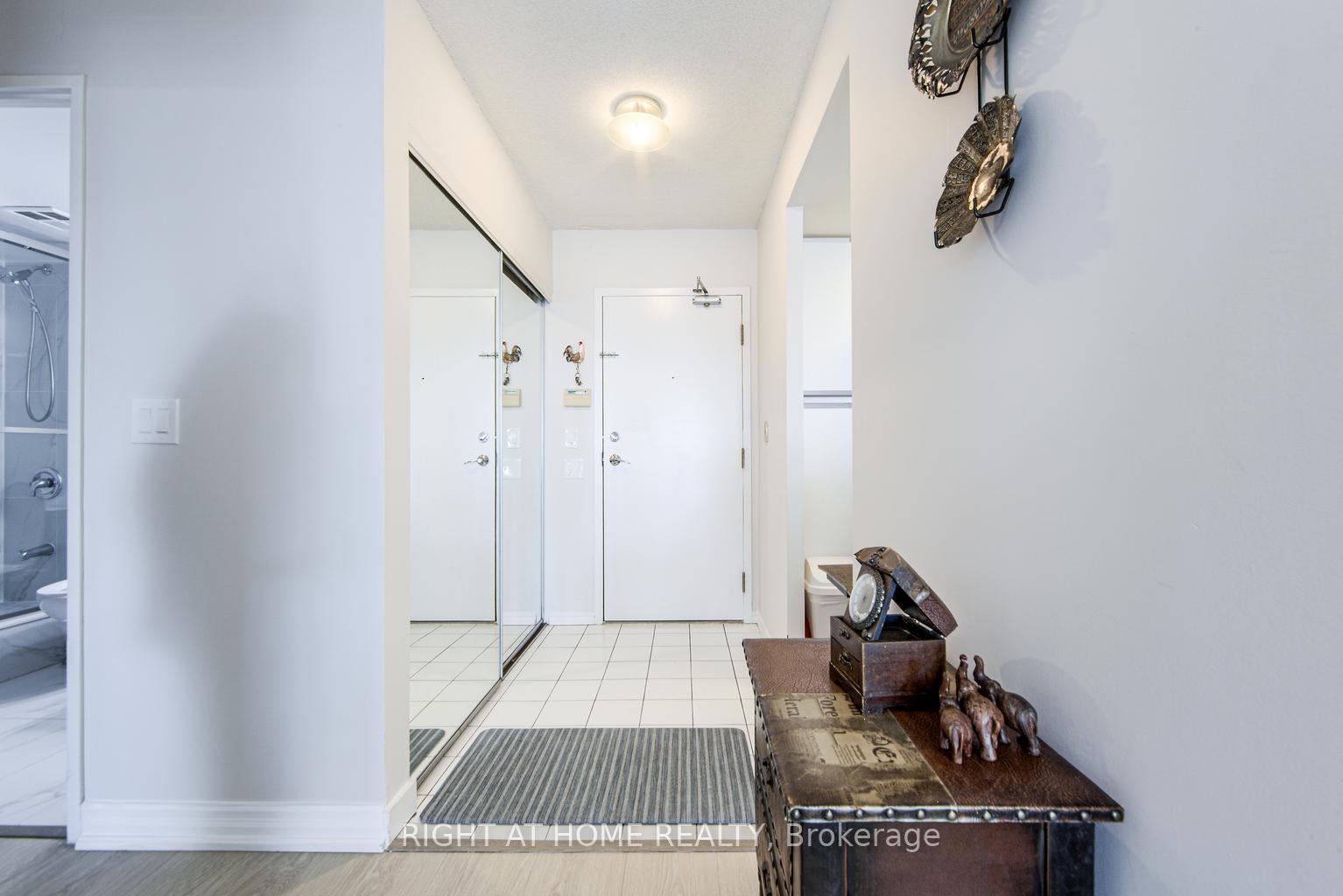 2 Bedrooms Condo at 335 Webb, Mississauga For sale
