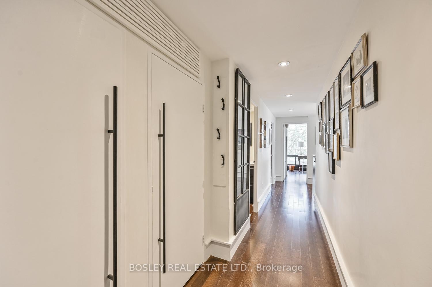 2 Bedrooms Condo at 190 St George, Toronto For sale