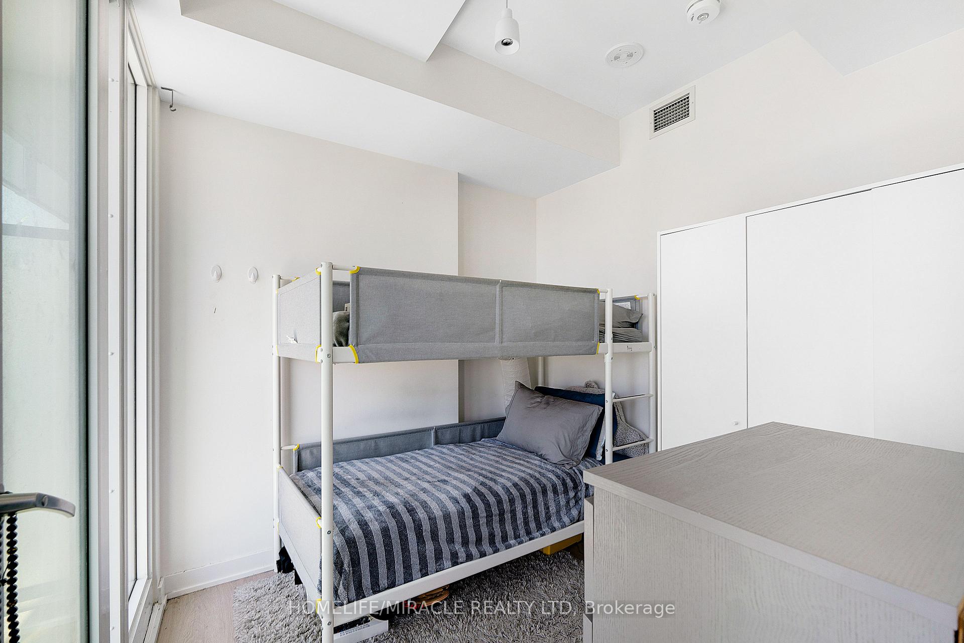 2 Bedrooms Condo at 3883 Quratz, Mississauga For sale