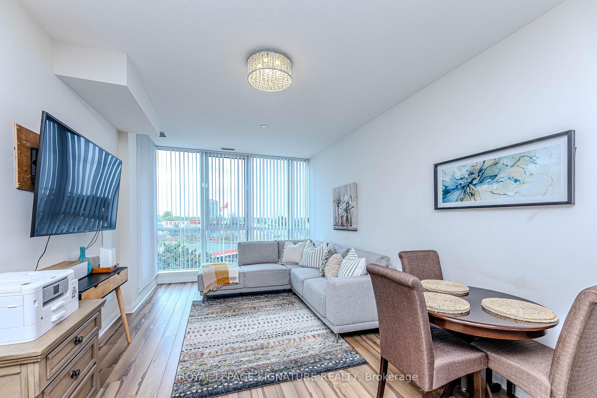 2 Bedrooms Condo at 55 Eglinton, Mississauga For sale