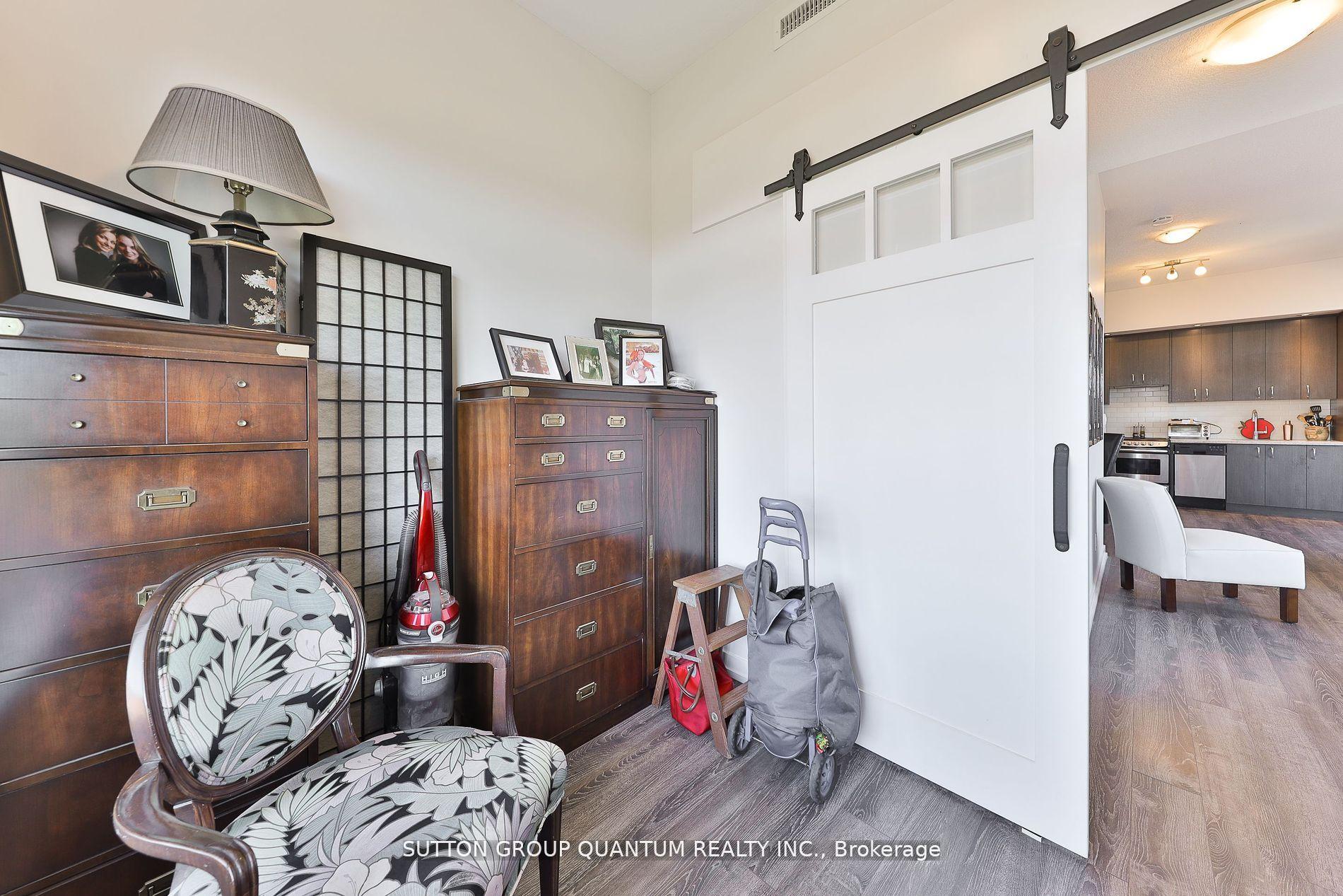 2 Bedrooms Condo at 457 Plains, Burlington For sale