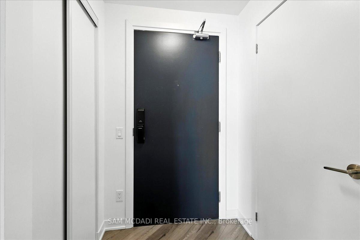 2 Bedrooms Condo at 405 Dundas, Oakville For sale