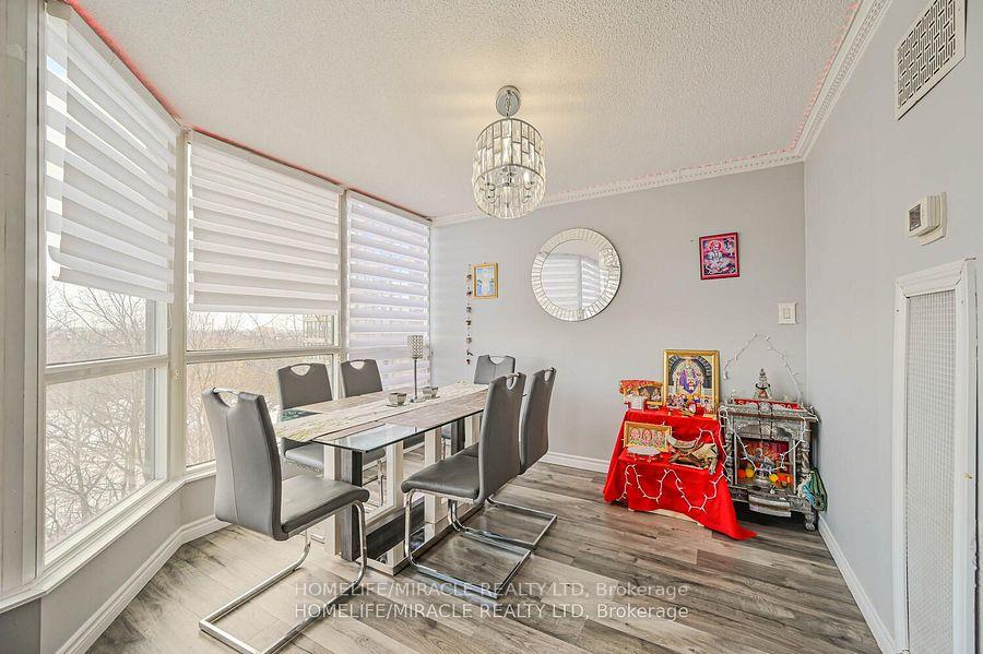3 Bedrooms Condo at 5 Rowntree, Toronto For sale
