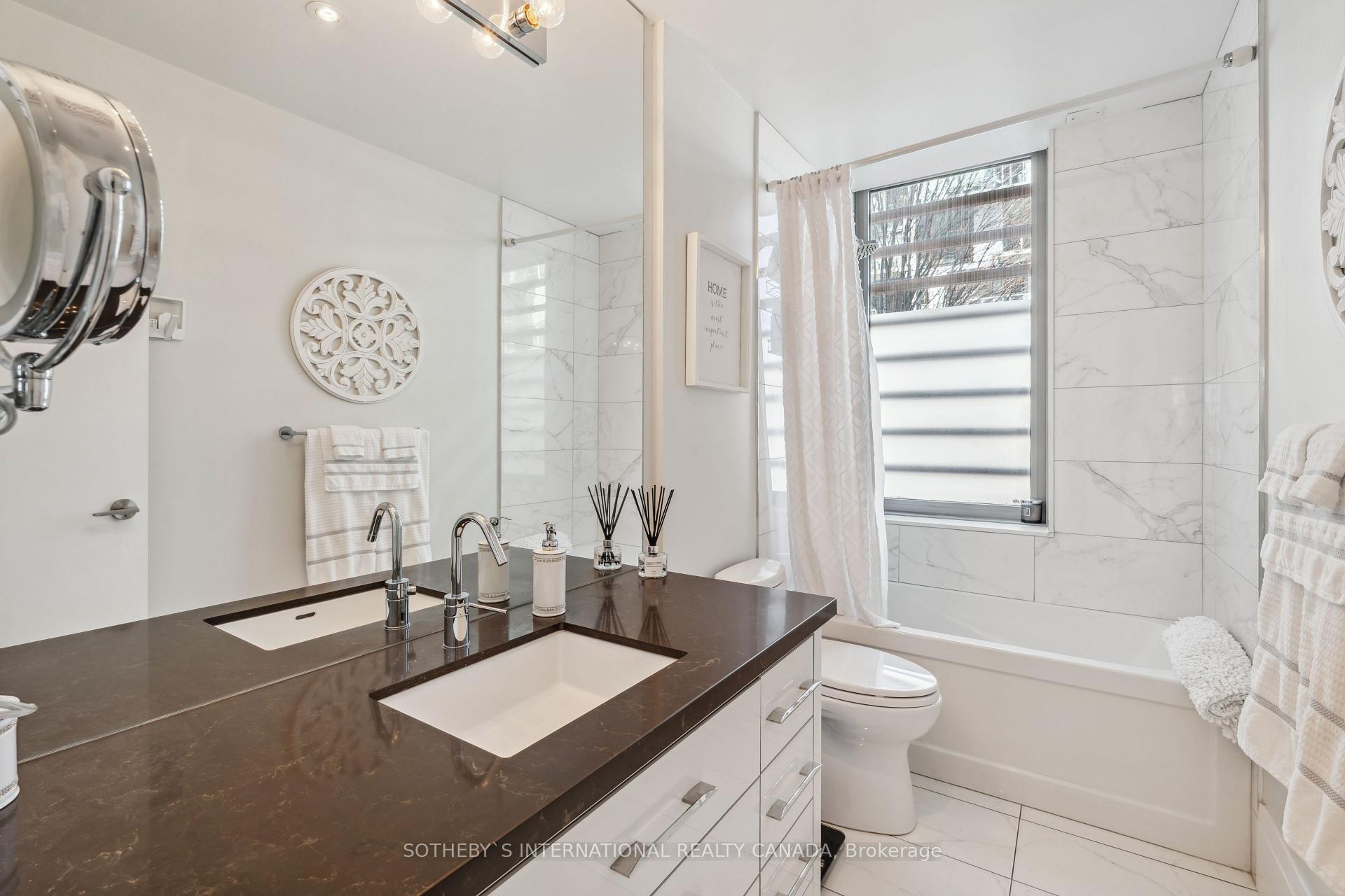 3 Bedrooms Condo at 39 Queens,  Toronto For sale