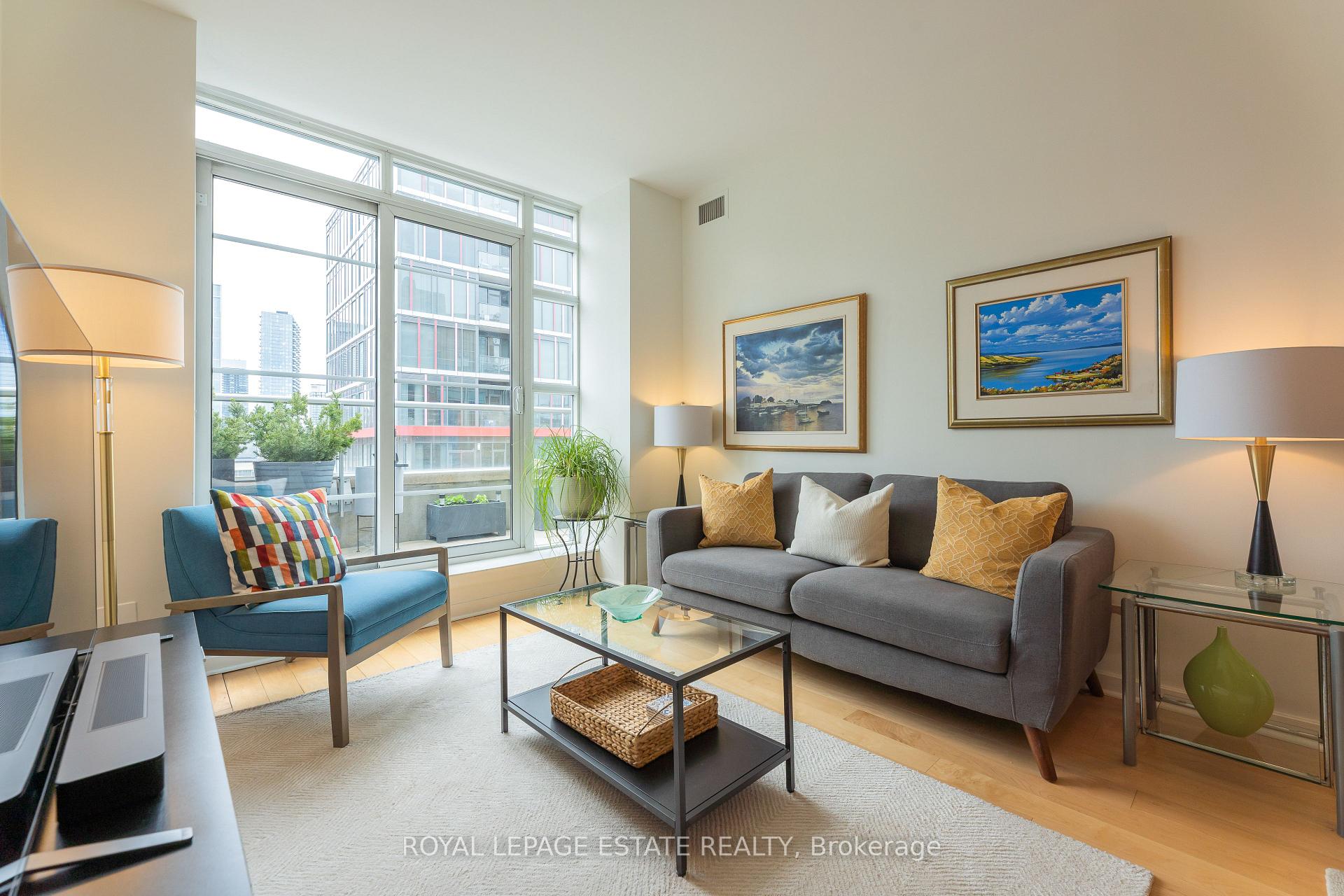 2 Bedrooms Condo at 438 Richmond, Toronto For sale
