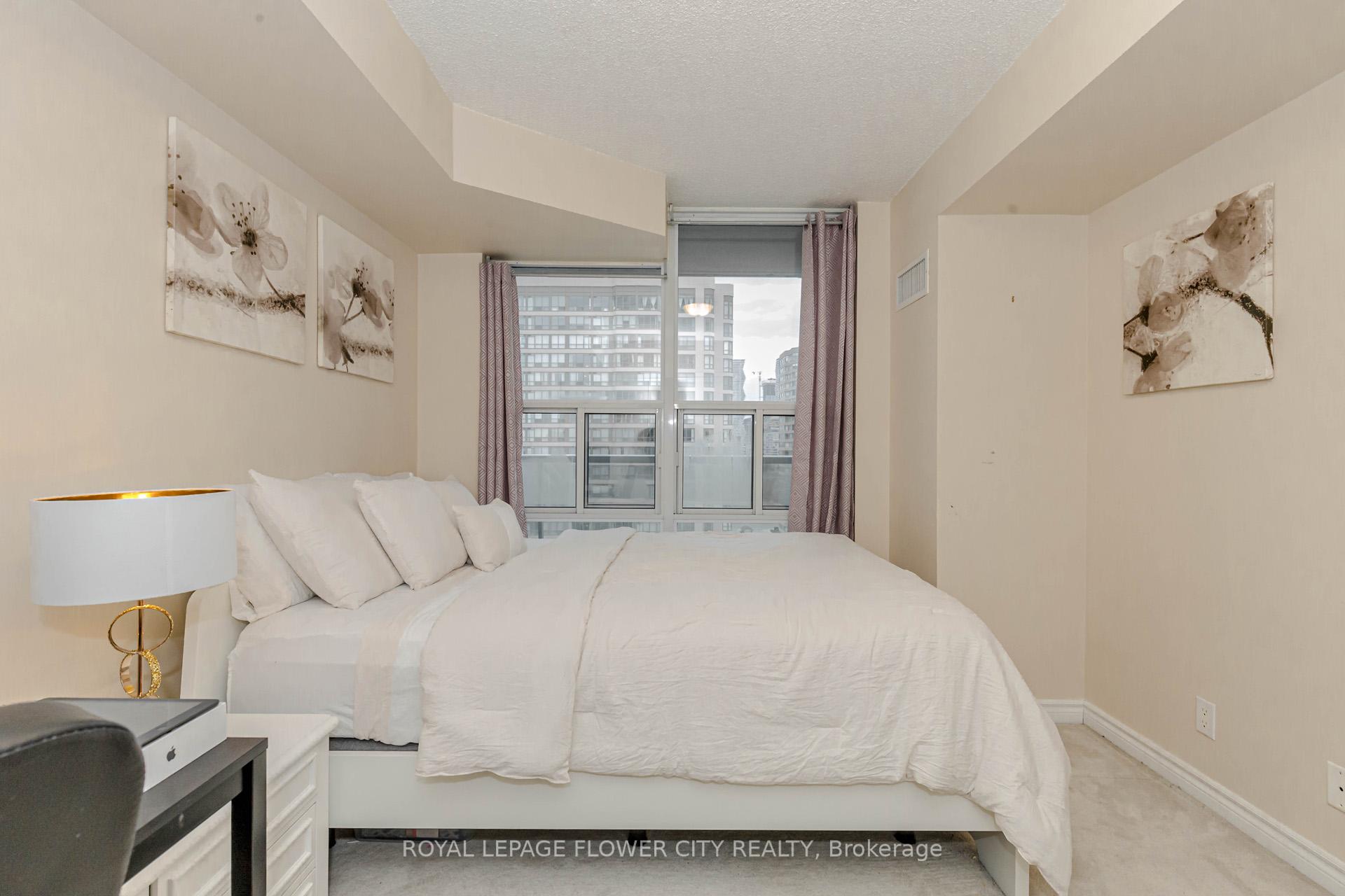 2 Bedrooms Condo at 1 Elm,  Mississauga For sale
