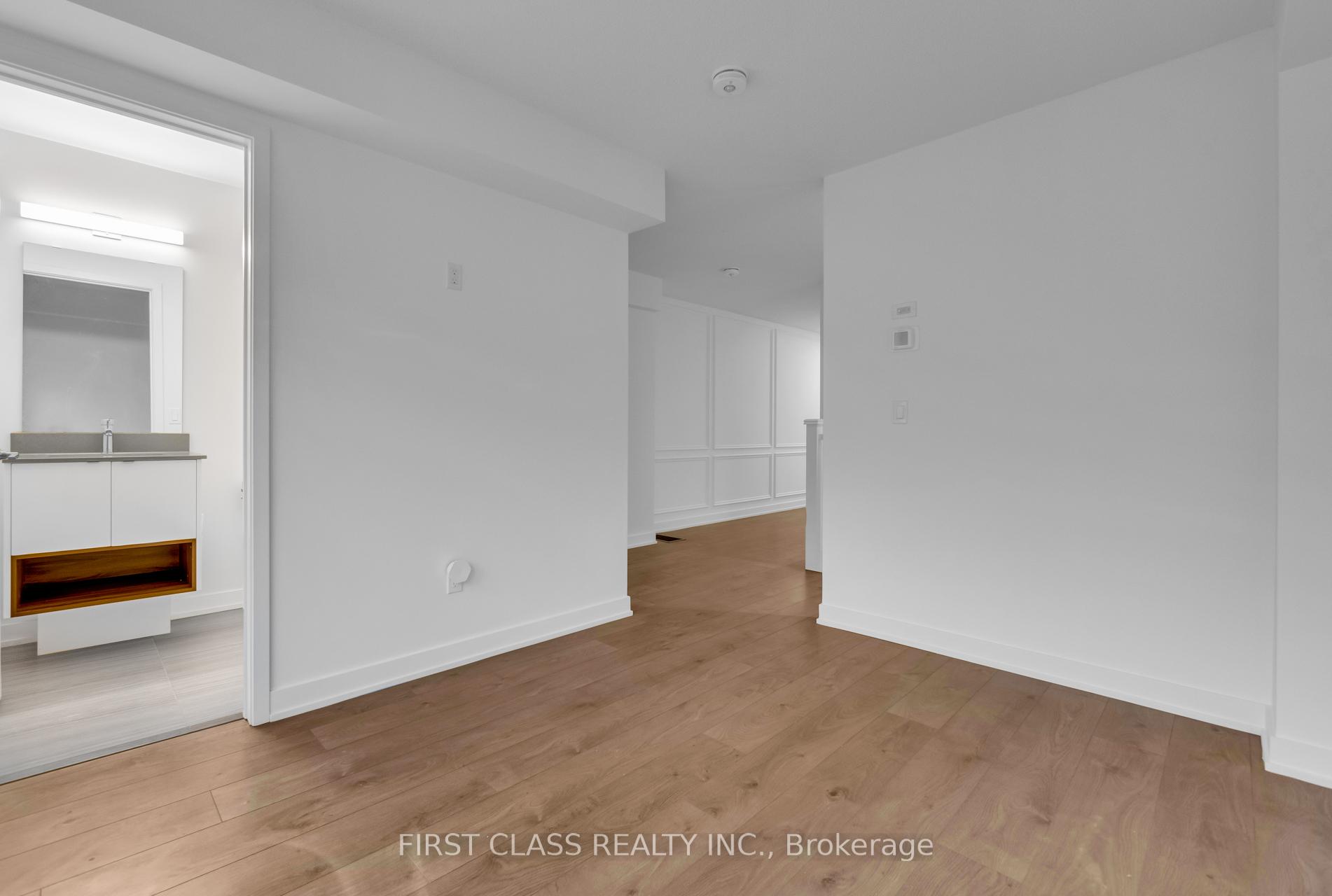 3 Bedrooms Condo at 1121 Cooke, Burlington For sale