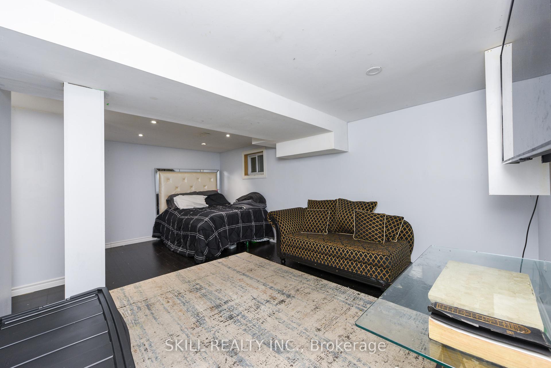 5 Bedrooms Condo at 7500 Goreway,  Mississauga For sale