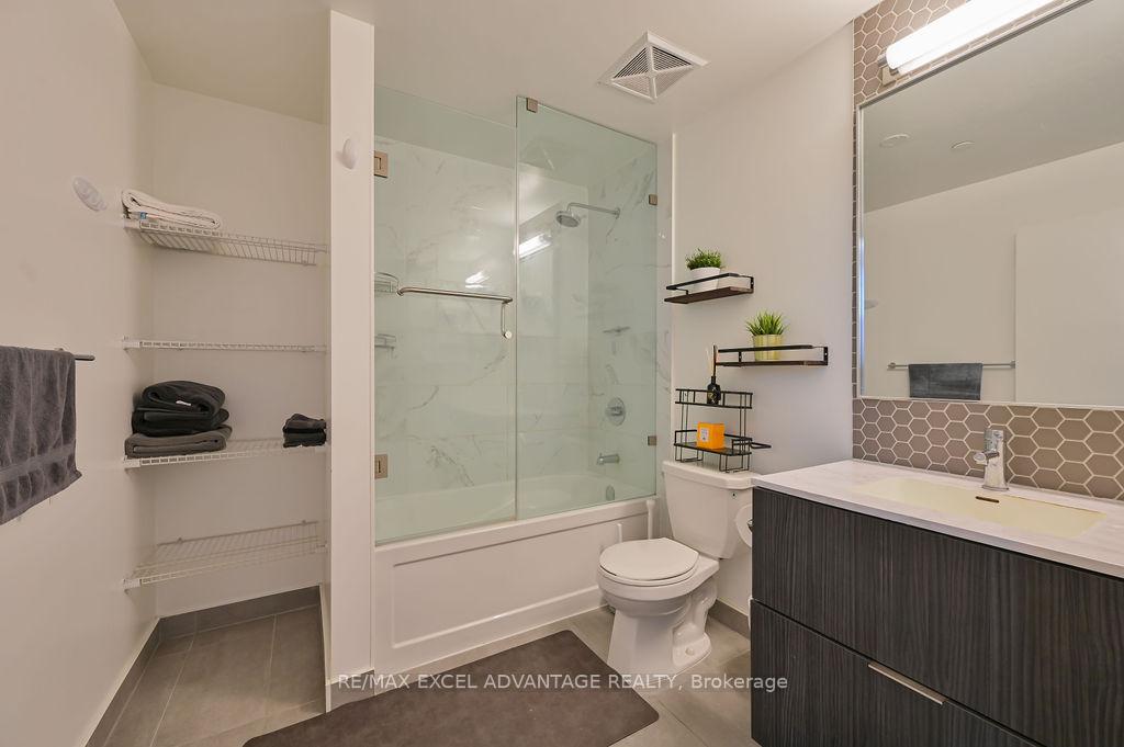 2 Bedrooms Condo at 2520 Eglinton, Mississauga For sale