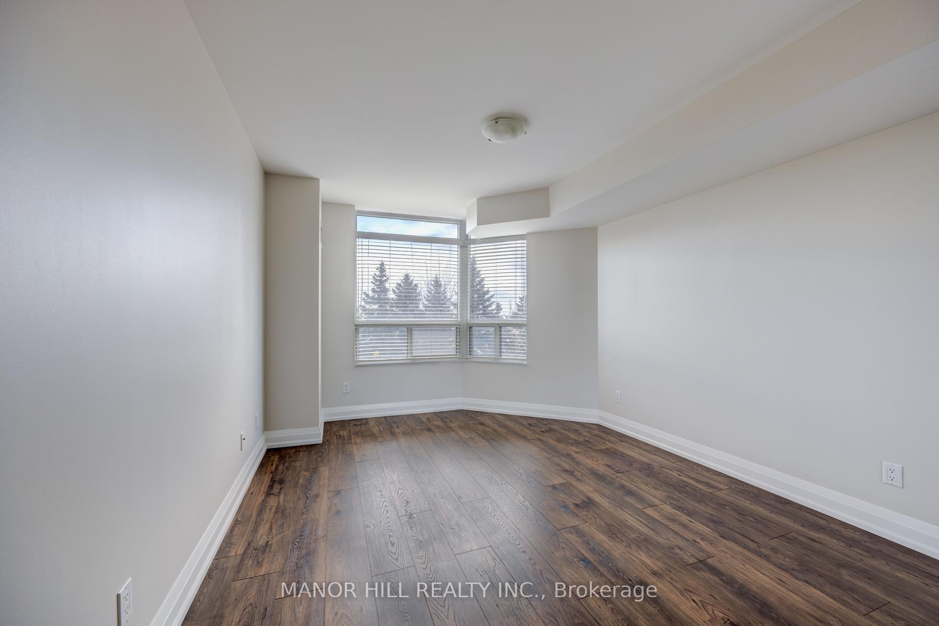 2 Bedrooms Condo at 35 Kingsbridge Garden,  Mississauga For sale
