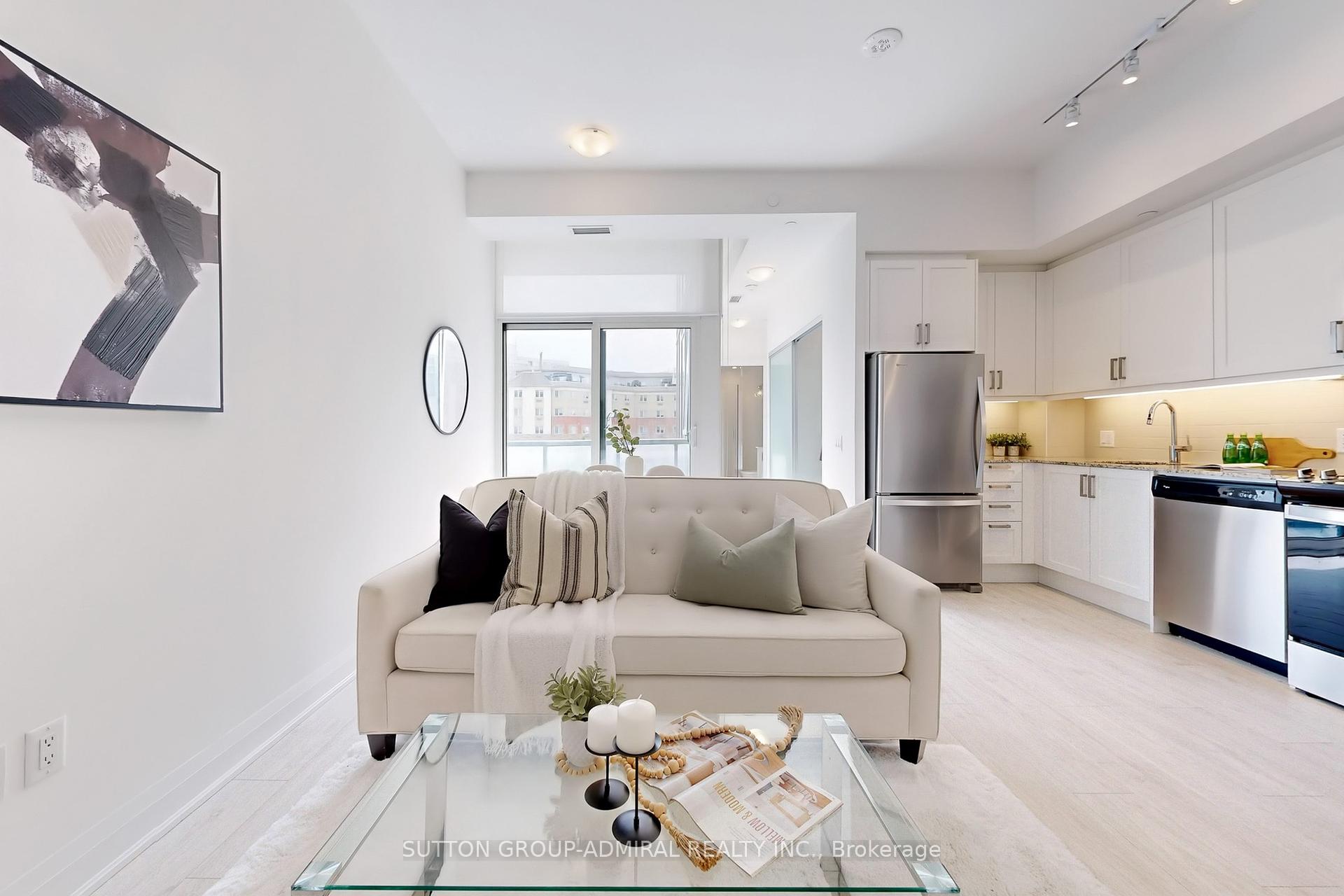 2 Bedrooms Condo at 10 Gatineau, Vaughan For sale