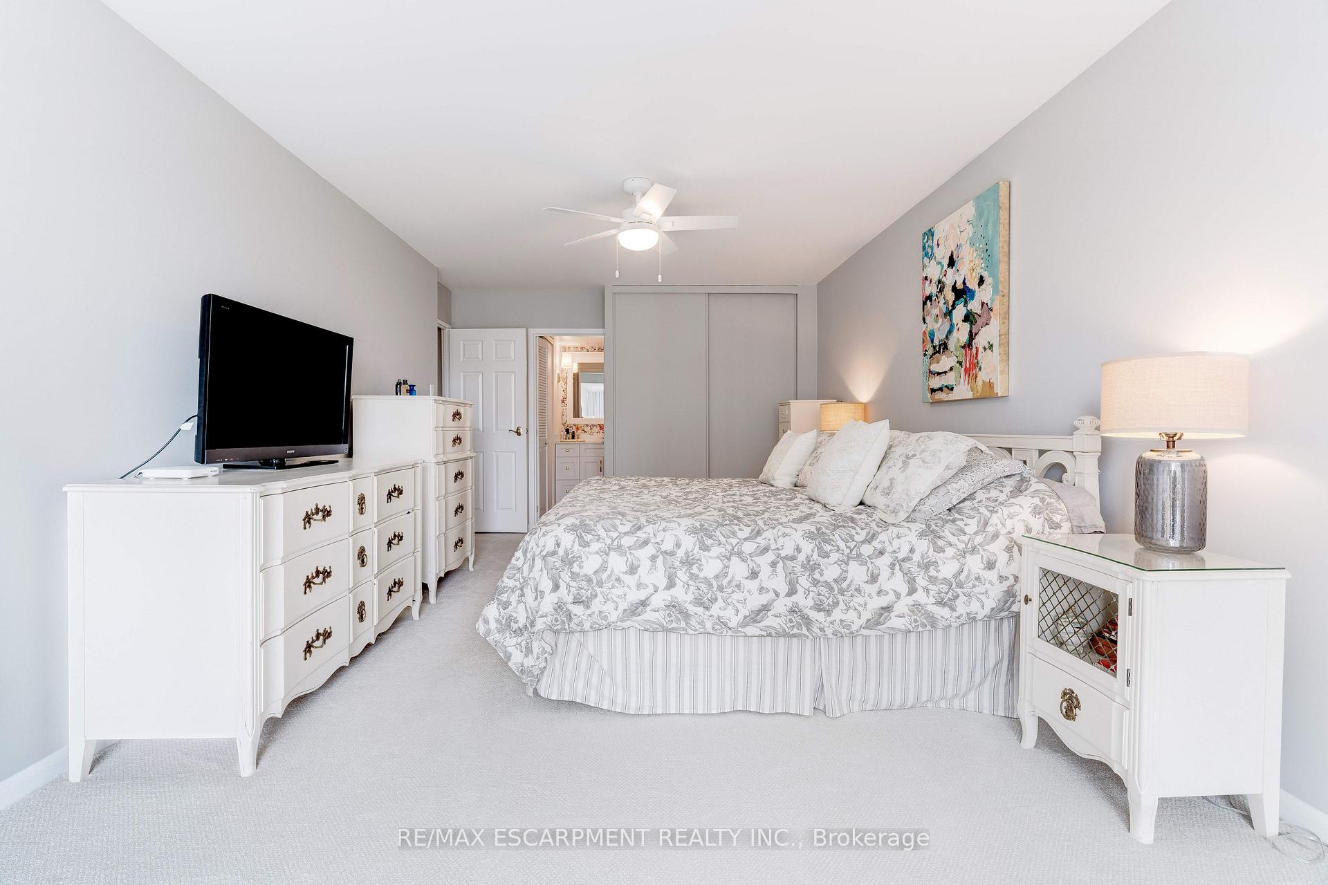 3 Bedrooms Condo at 2175 Marine, Oakville For sale