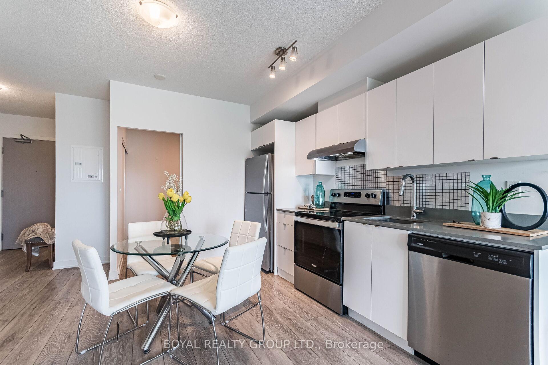 2 Bedrooms Condo at 3200 Dakota Common, Burlington For sale