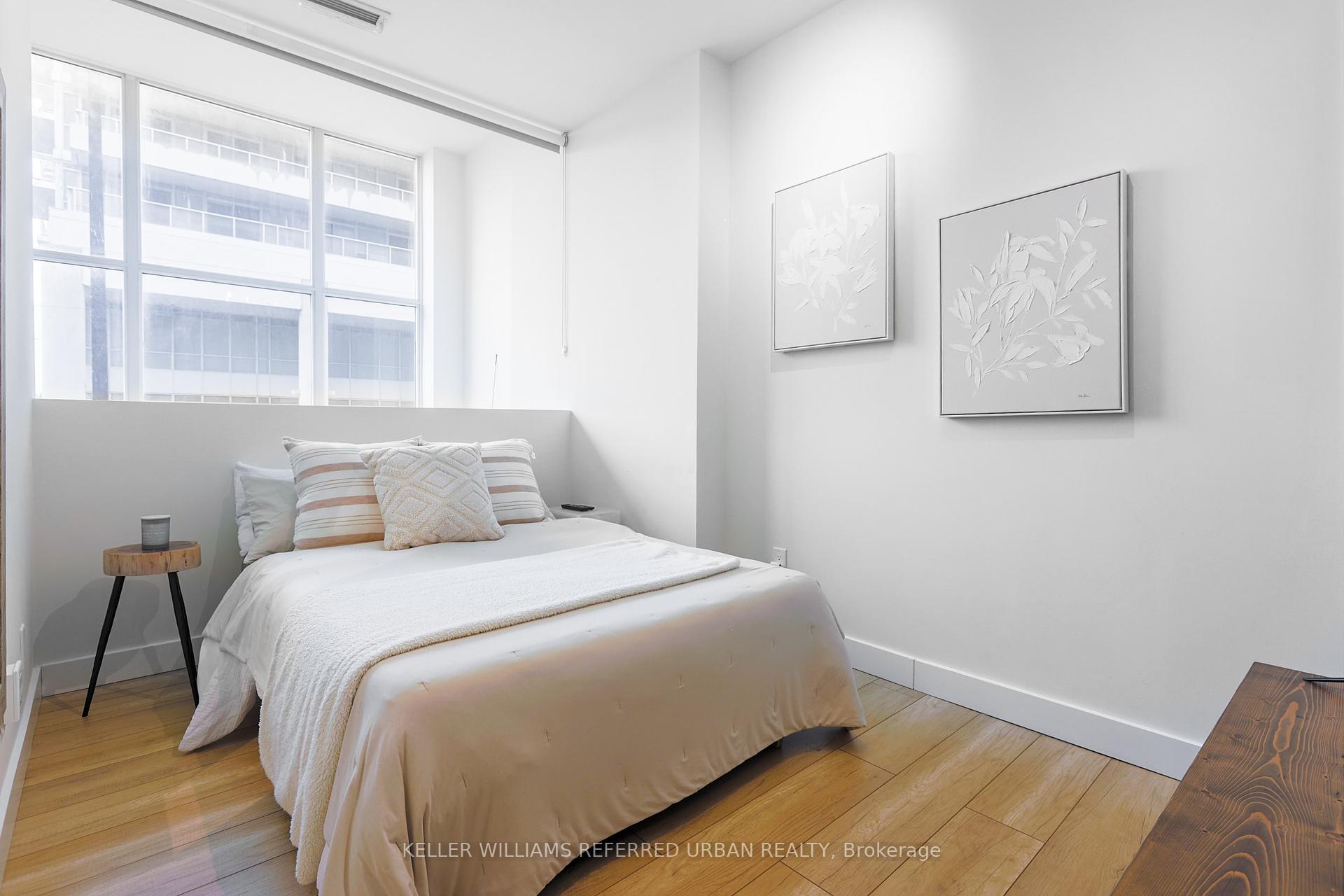 2 Bedrooms Condo at 19 Town Centre, Toronto For sale