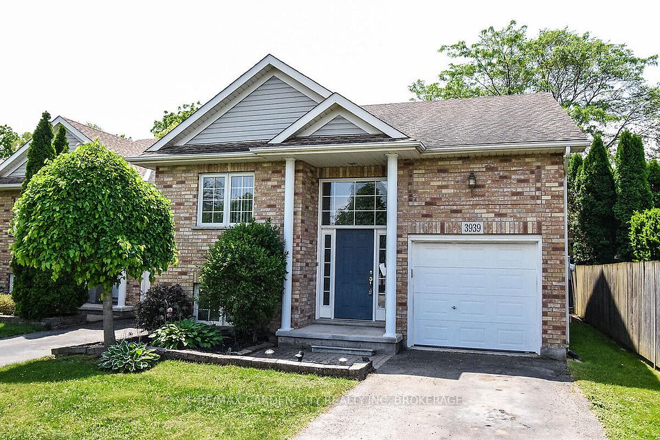 3939 Azalea Crescent