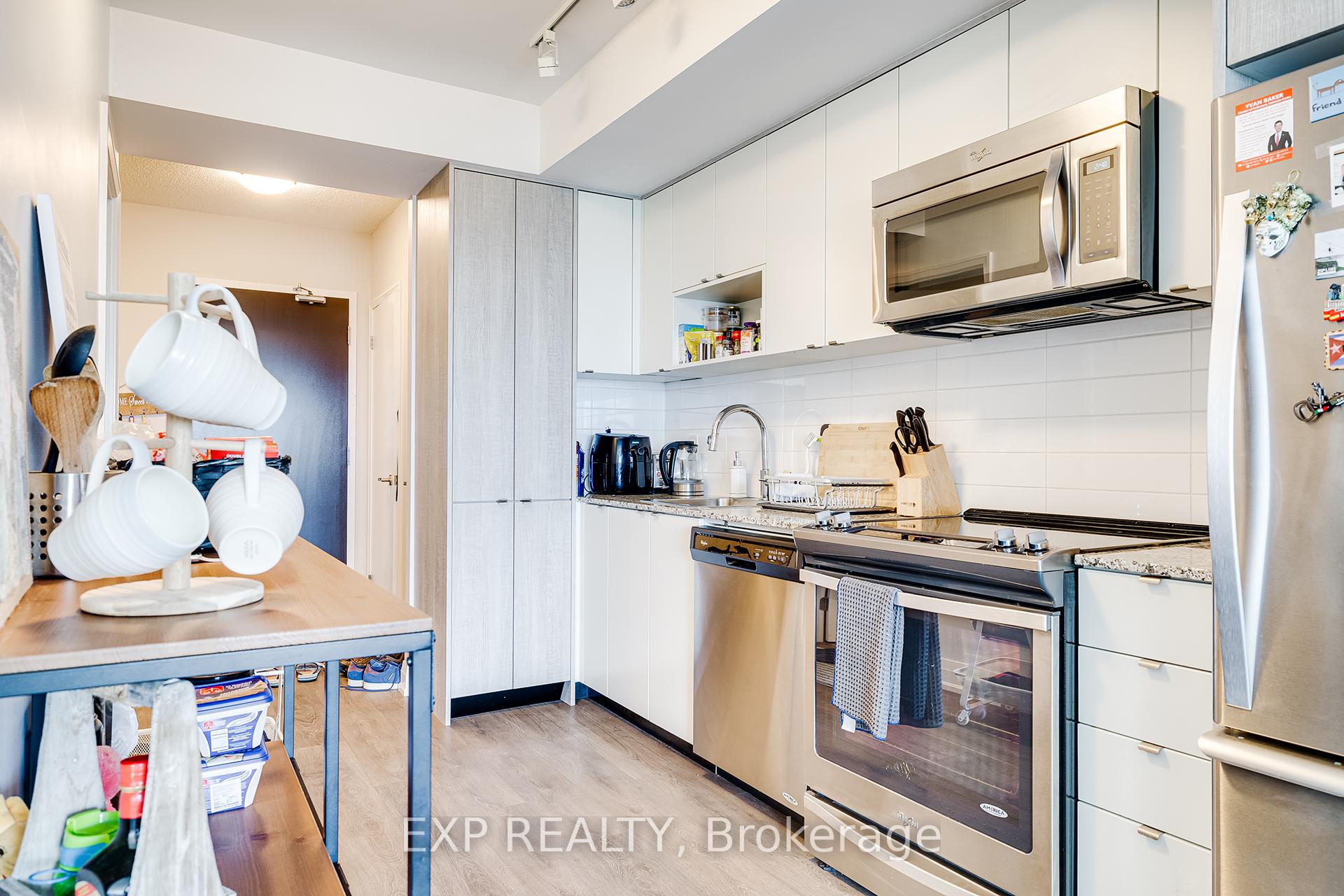 2 Bedrooms Condo at 9 Valhalla Inn,  Toronto For sale