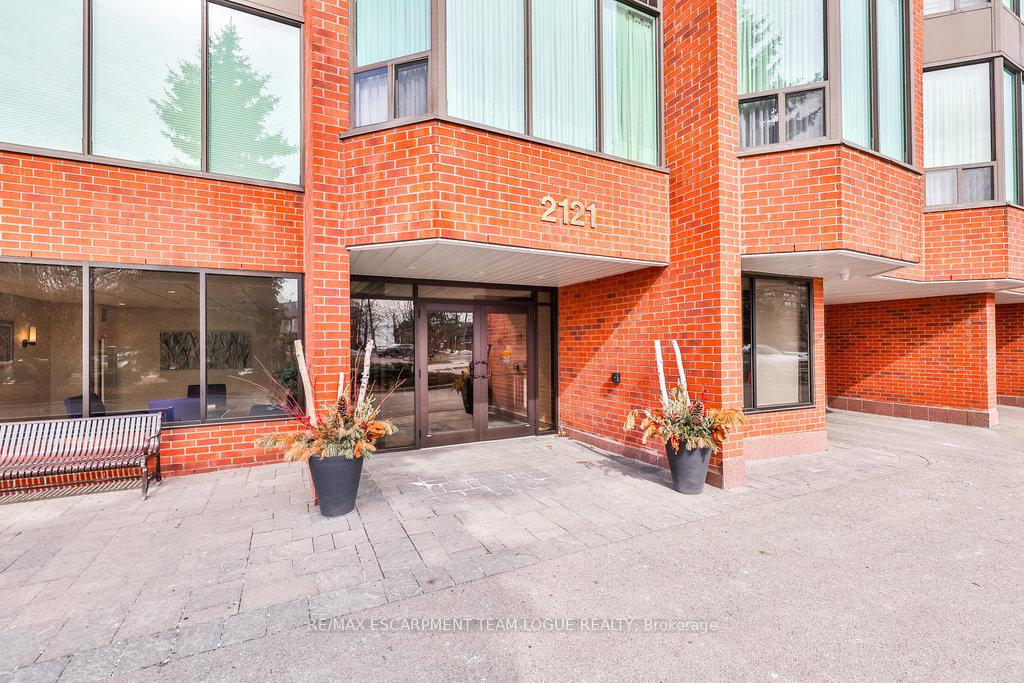2 Bedrooms Condo at 2121 Lakeshore,  Burlington For sale