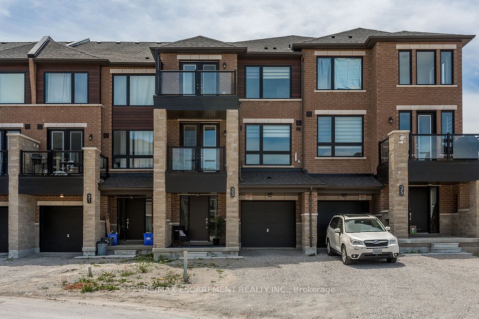 33 Red Maple Lane, Barrie, ON L9J 0N4