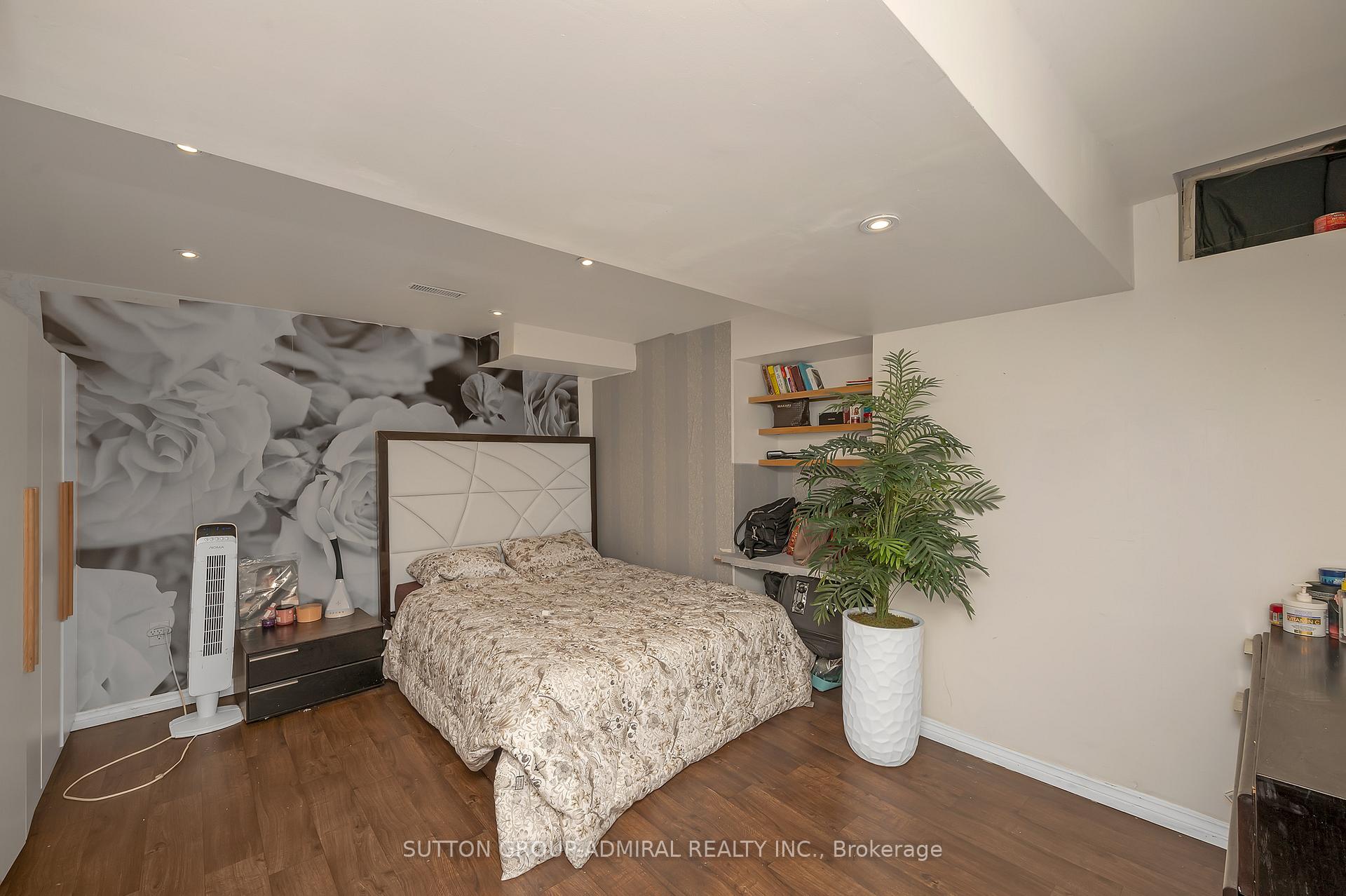4 Bedrooms Condo at 6 Atessa,  Hamilton For sale