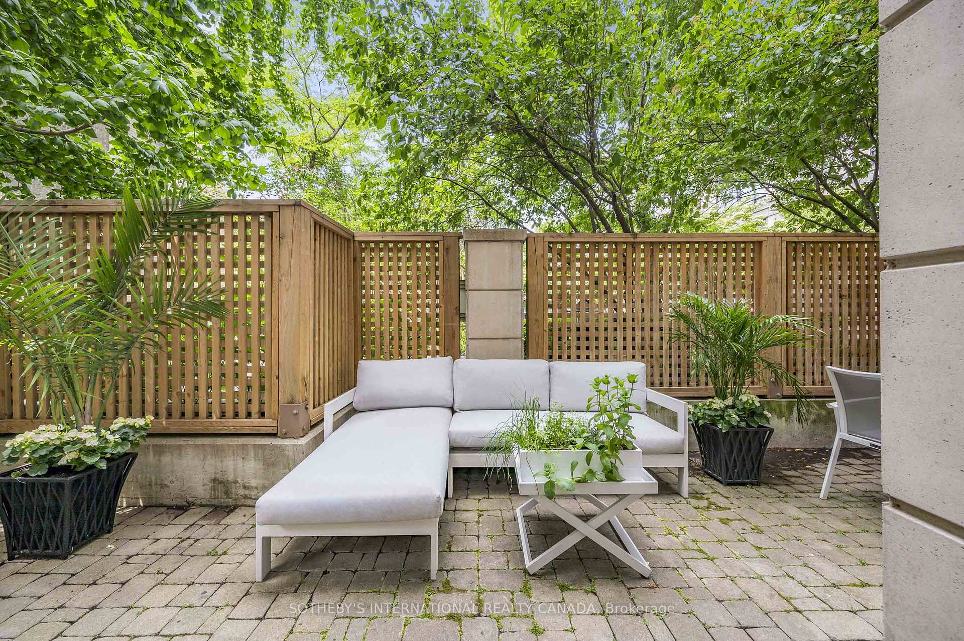 2 Bedrooms Condo at 10 Delisle, Toronto For sale