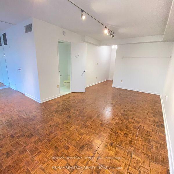 2 Bedrooms Condo at 349 St Clair, Toronto For sale