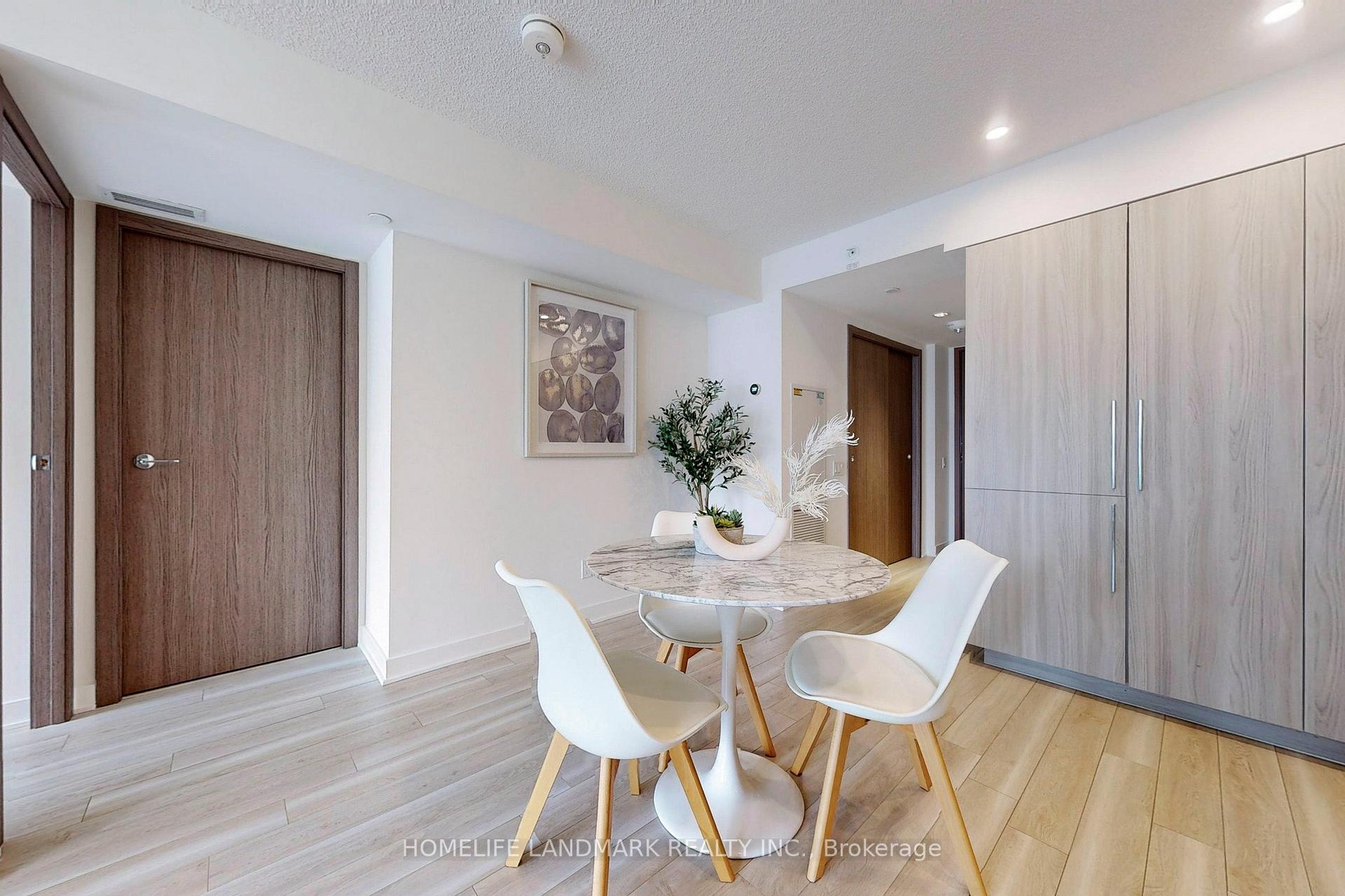 2 Bedrooms Condo at 17 Bathurst, Toronto For sale