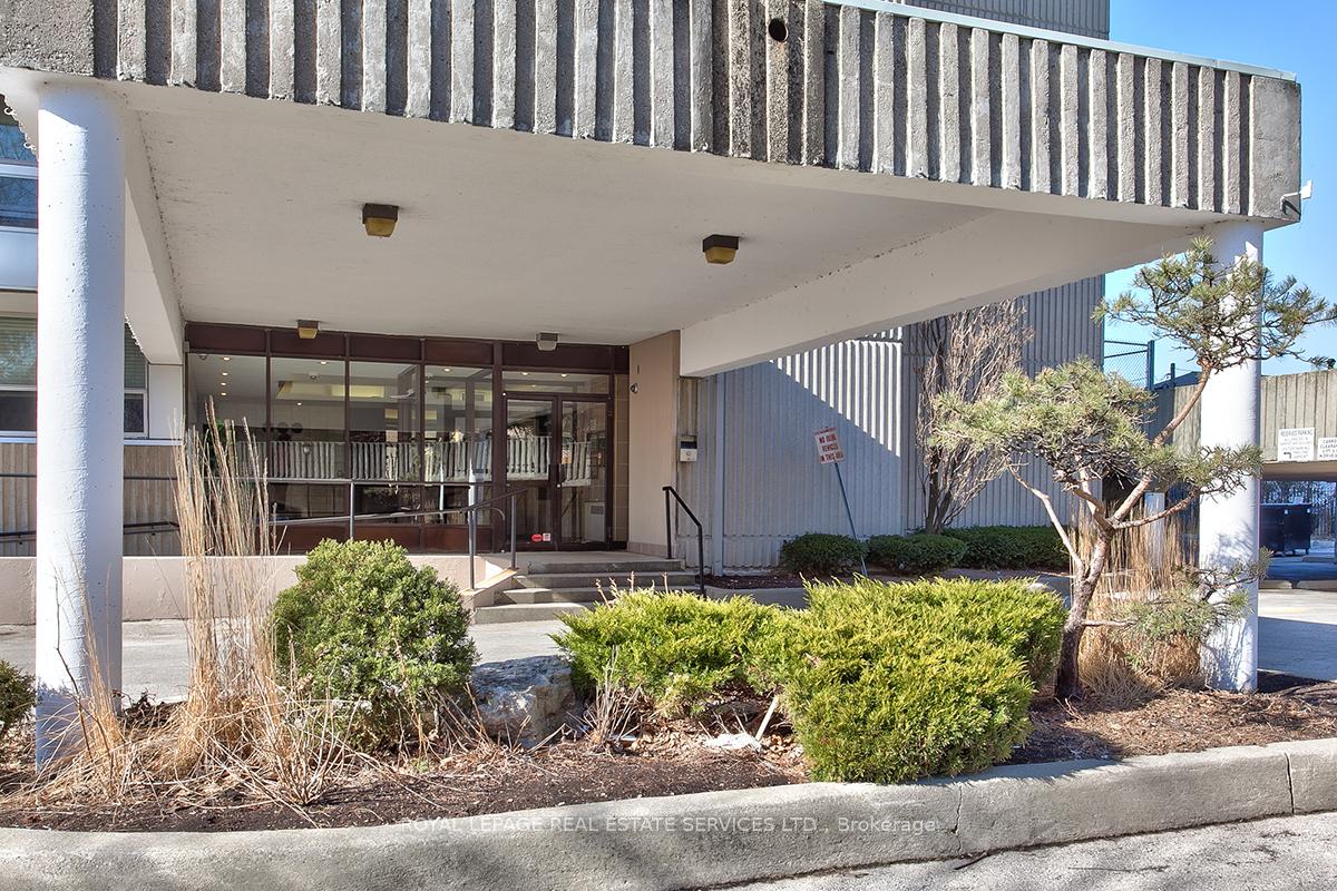2 Bedrooms Condo at 2263 Marine, Oakville For sale
