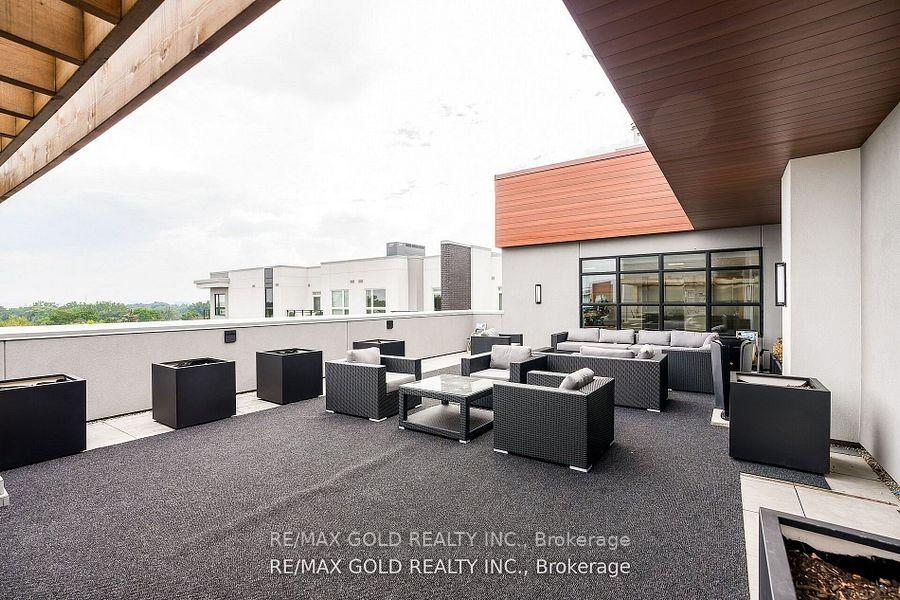 2 Bedrooms Condo at 320 Plains,  Burlington For sale