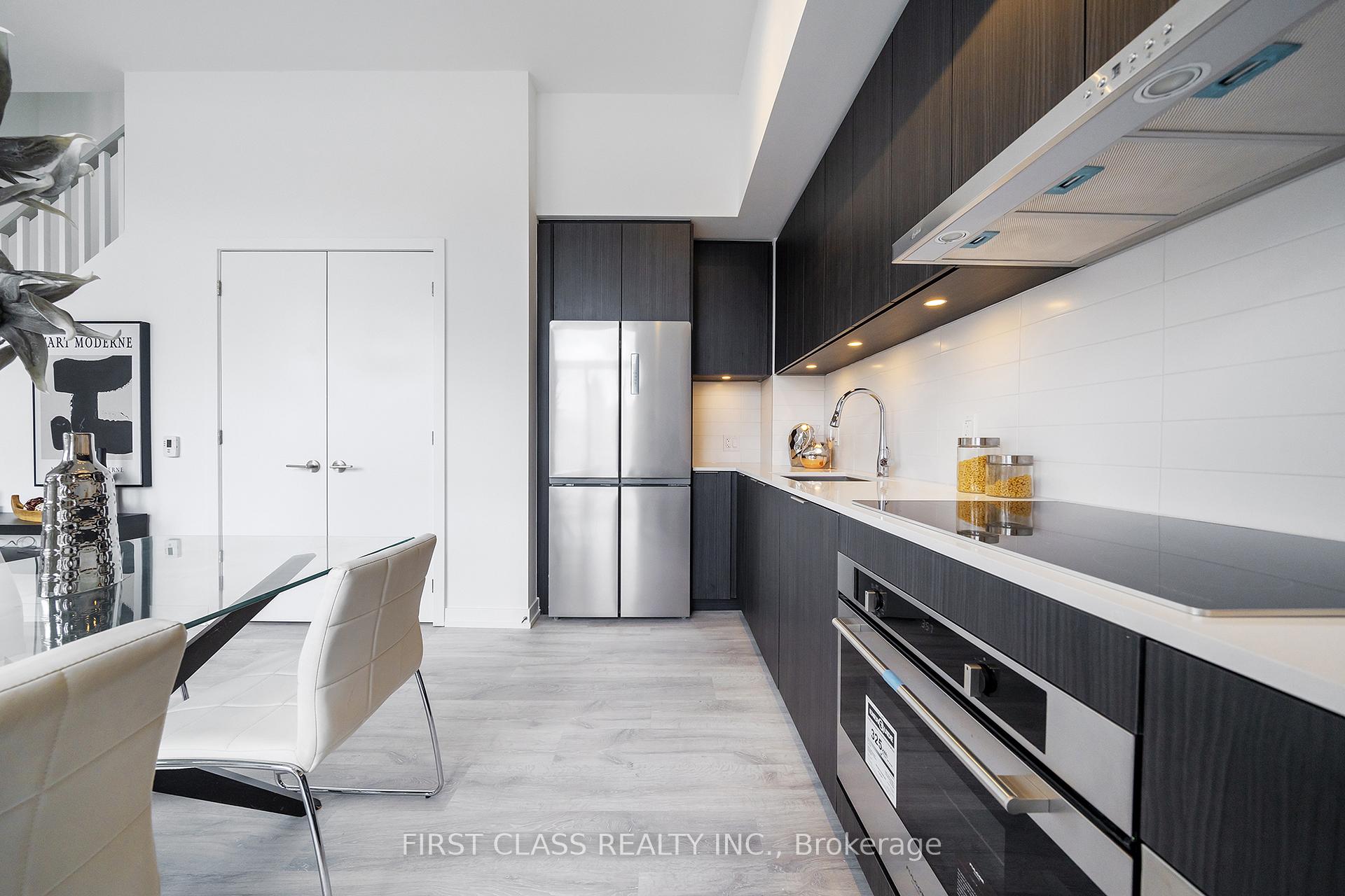 3 Bedrooms Condo at 8 Olympic Gdn, Toronto For sale