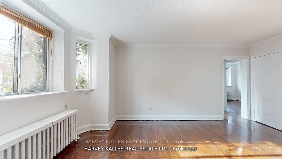 320 Lonsdale Road 8