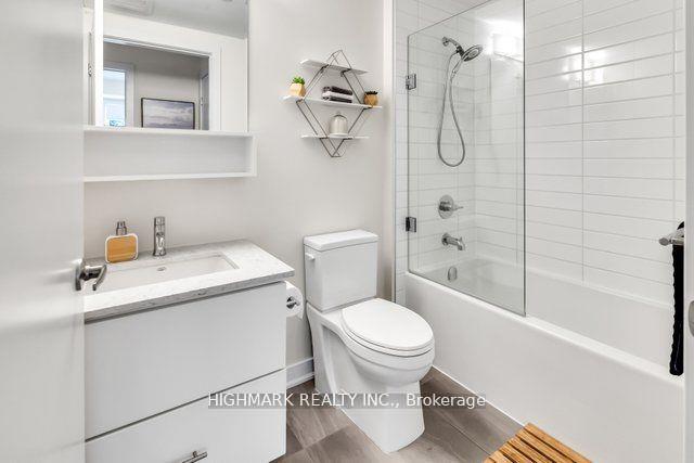 2 Bedrooms Condo at 320 Plains, Burlington For sale