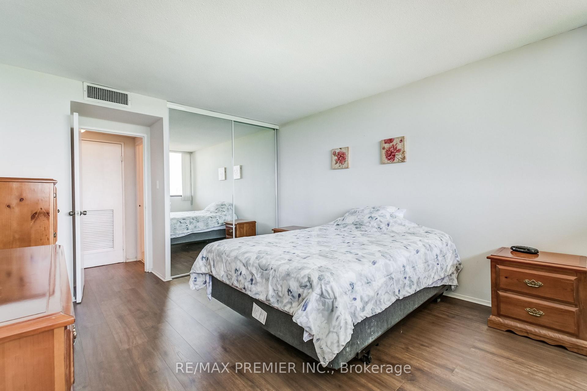 1 Bedroom Condo at 1333 Bloor, Mississauga For sale