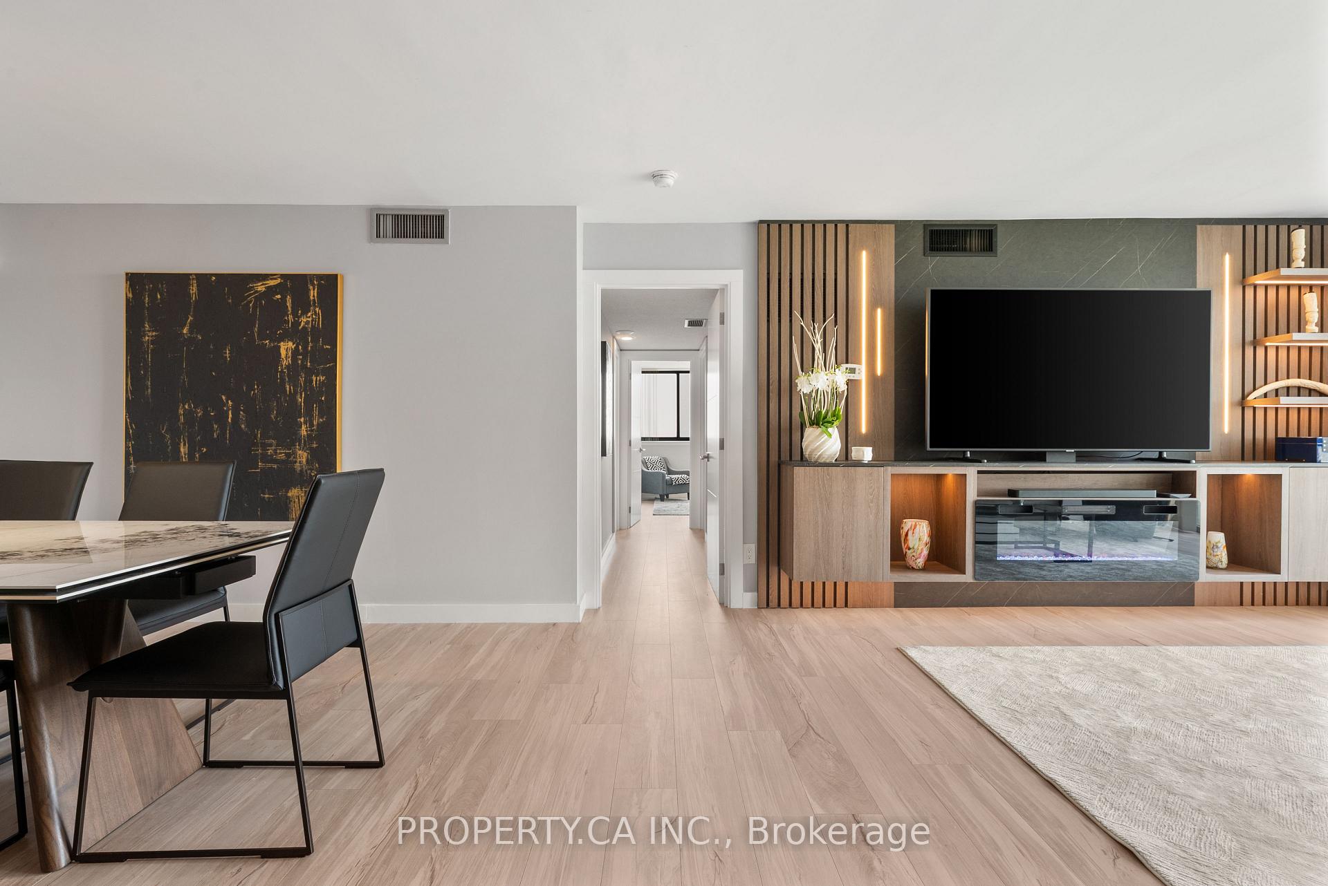 3 Bedrooms Condo at 40 Richview, Toronto For sale